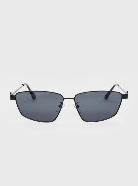 Aletta Sunglasses Black Product Image