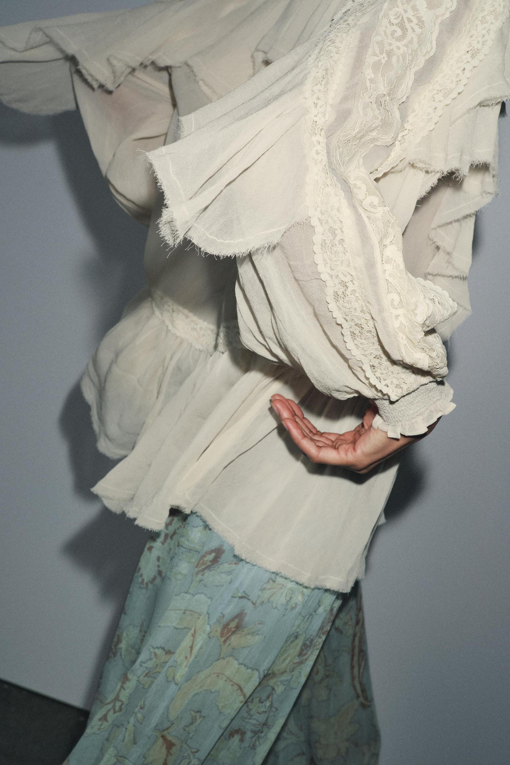 ZW COLLECTION LACE RUFFLE BLOUSE Product Image