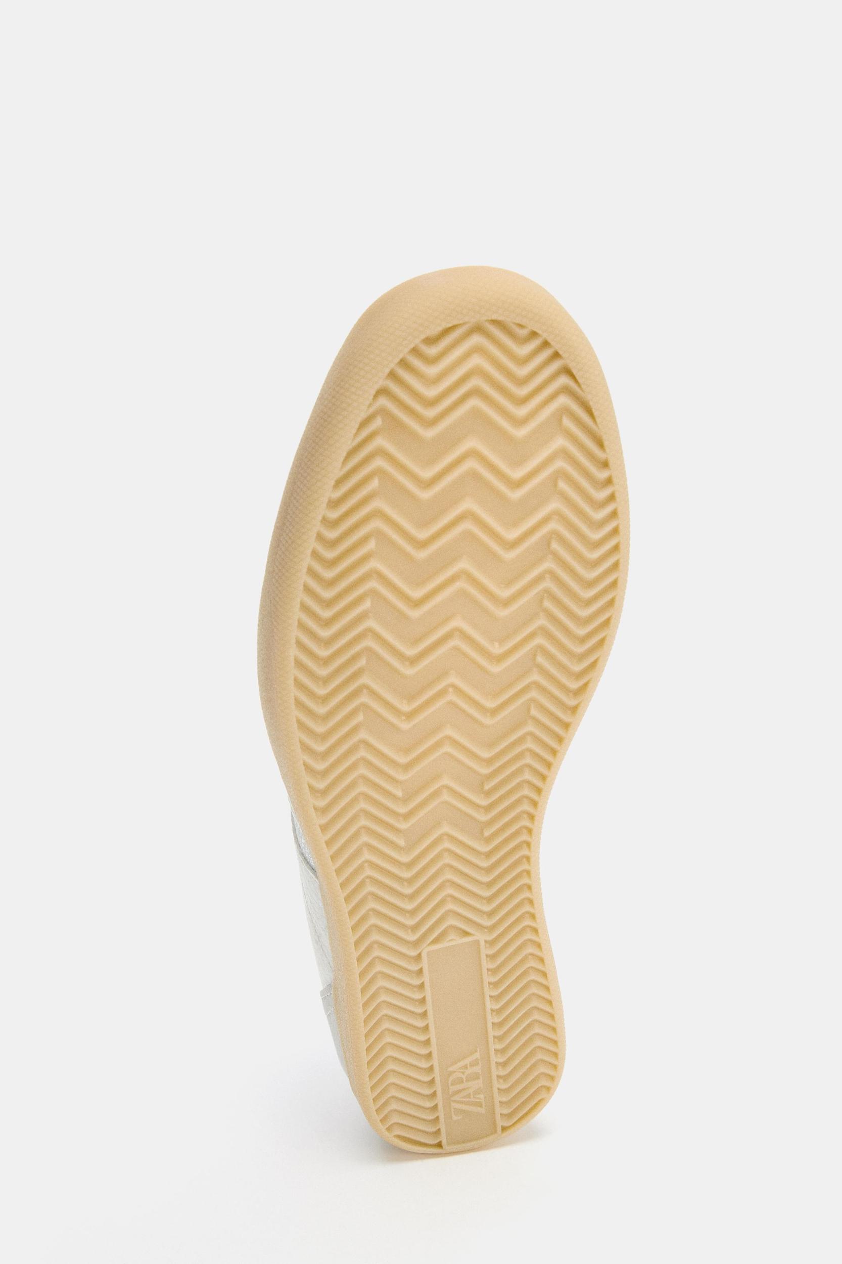 ATHLETIC SHOES Product Image