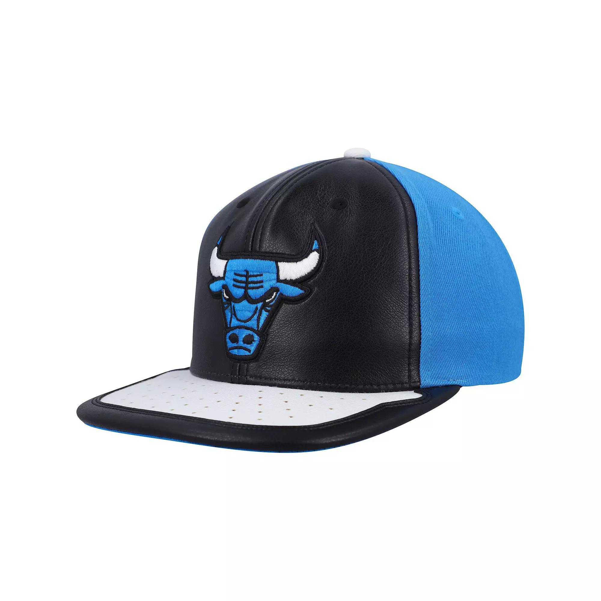 Mens Mitchell & Ness /White Chicago Bulls Day One Snapback Hat Product Image