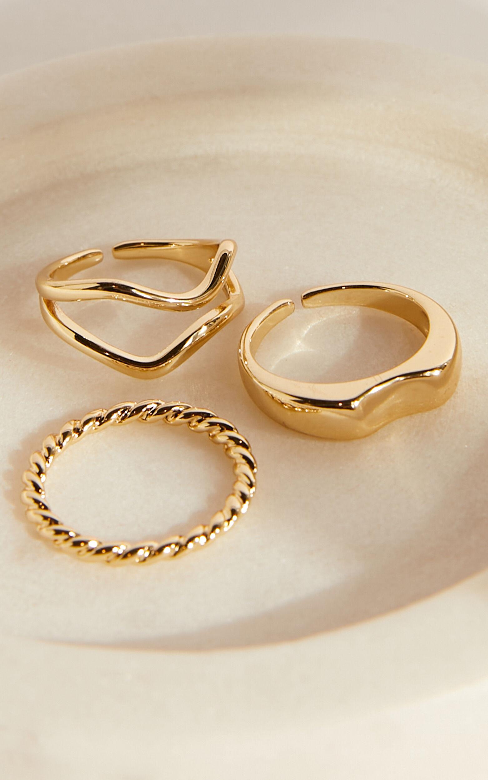 Florice 3 Pack Ring Set in Gold Product Image