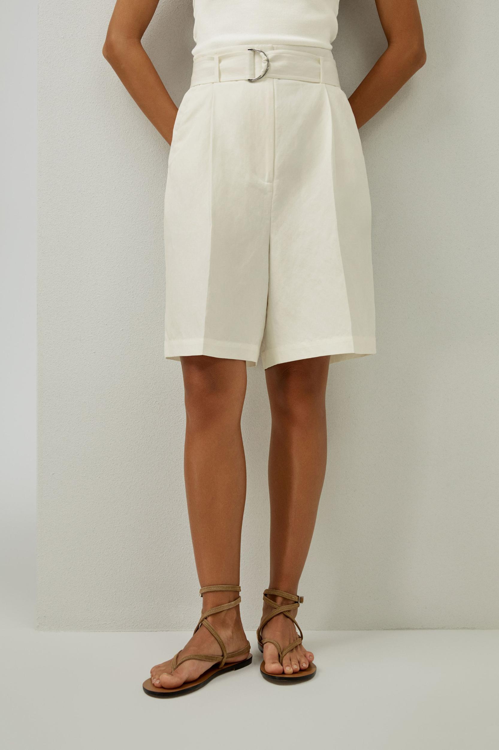 Chic Silk-Linen Blend Bermuda Shorts Product Image