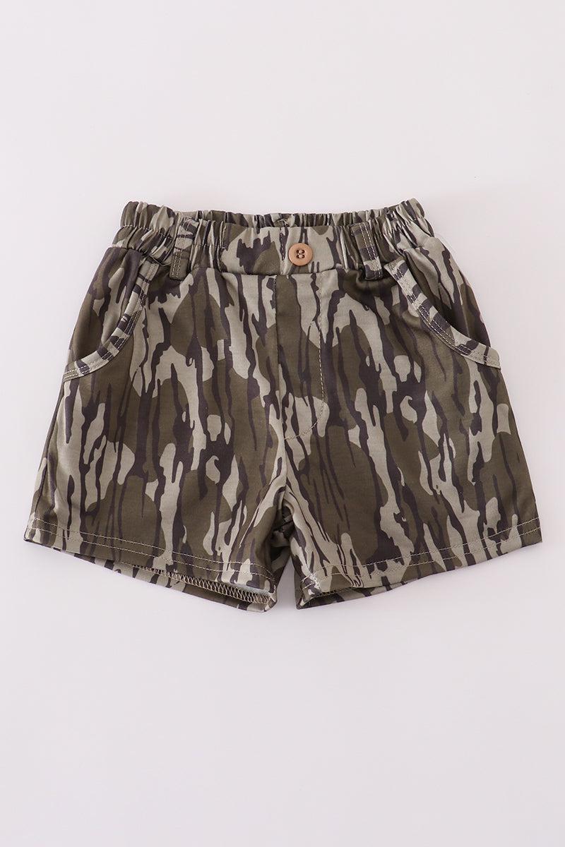 Camouflage print shorts Product Image