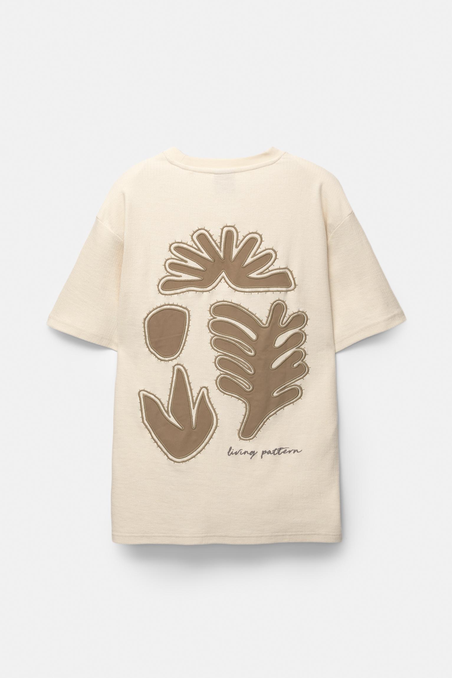 T-shirt with embroidered plants Product Image