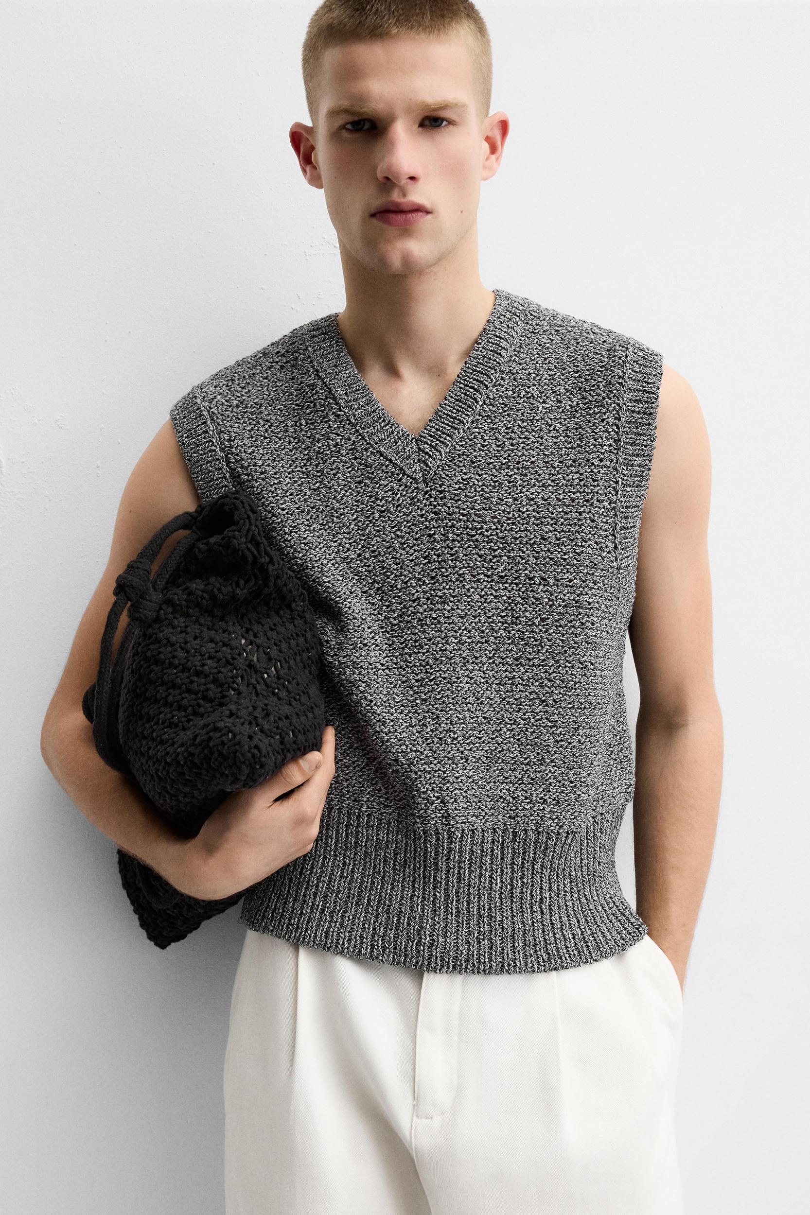 RELAXED FIT KNIT VEST Product Image