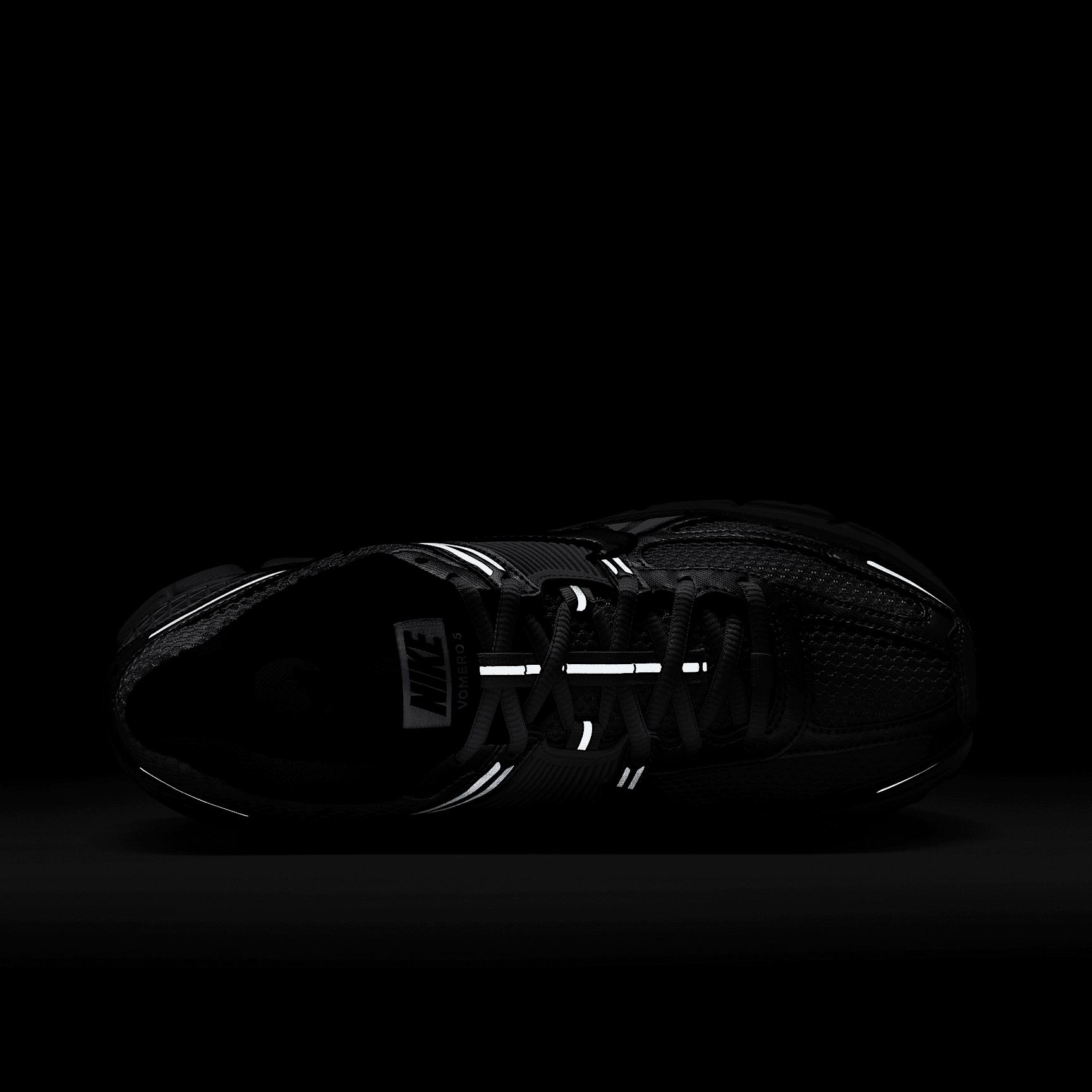 Nike Womens Zoom Vomero 5 Shoes | IB7253-500 Product Image