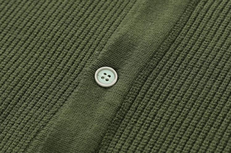 RT No. 11524 GREEN KNIT BUTTON-UP SWEATER Product Image