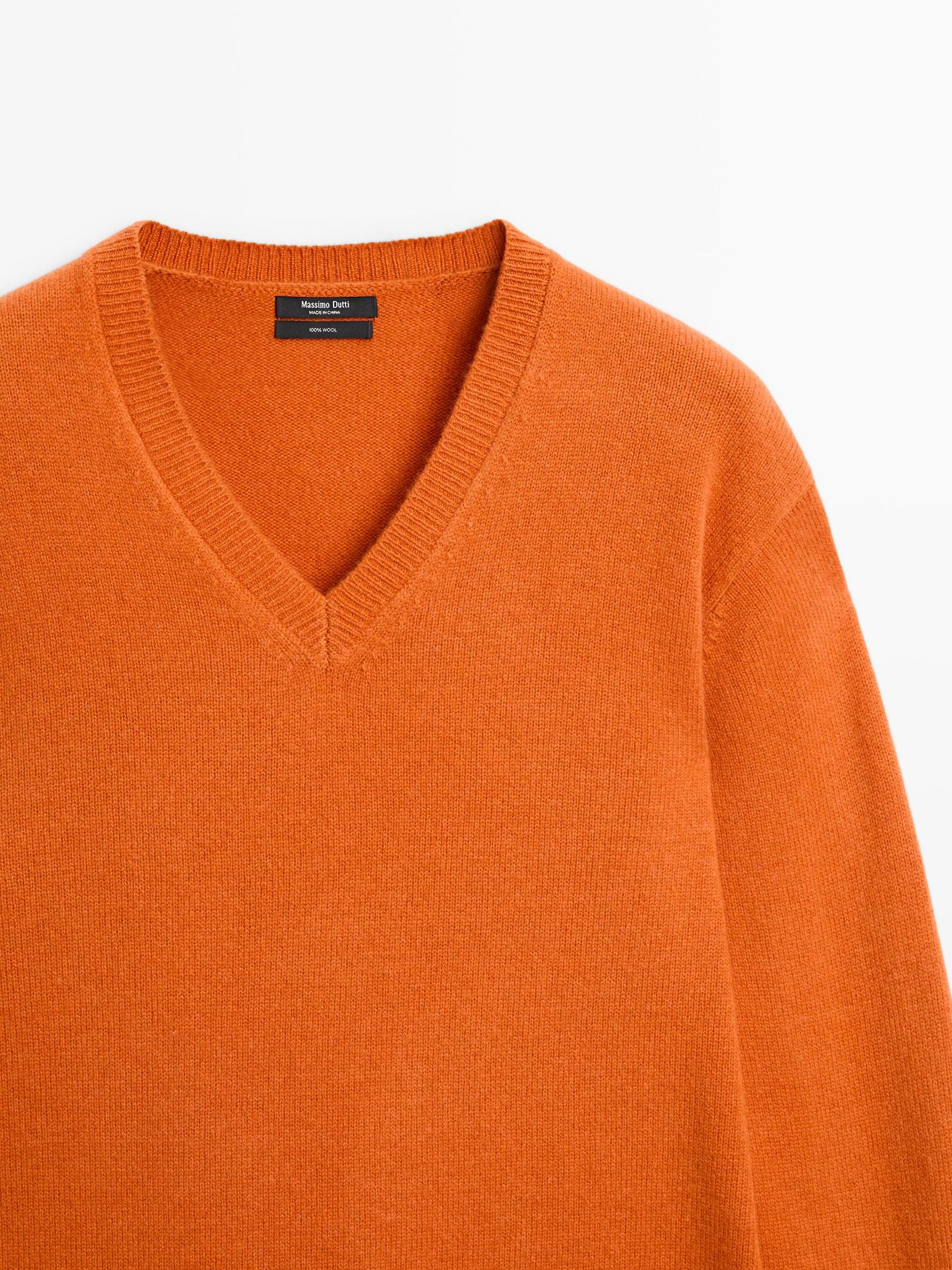 V-neck knit sweater Product Image