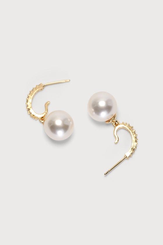 A Pearl Like Me Gold Pearl Mini Hoop Earrings Product Image