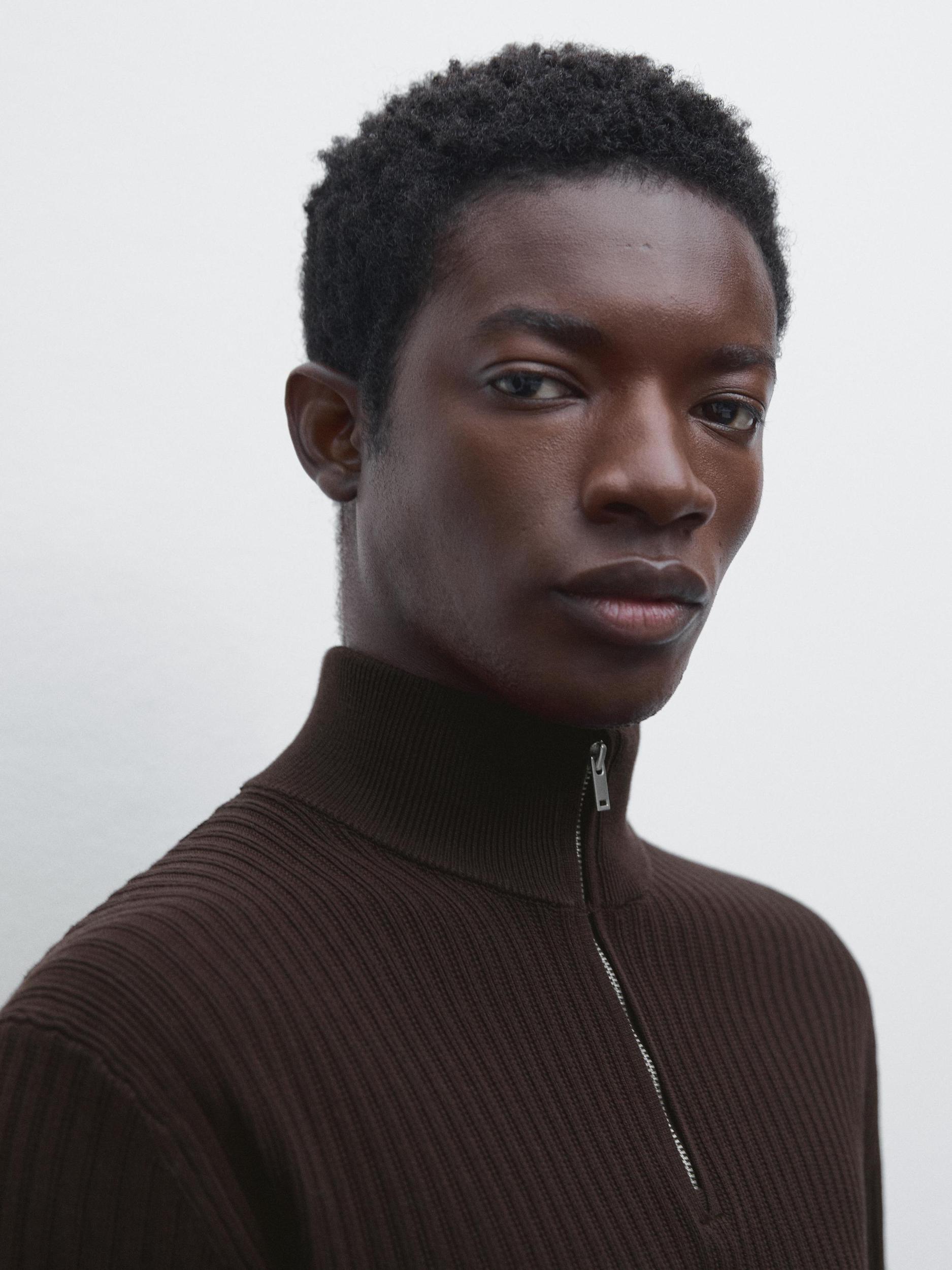 Mock neck knit sweater Product Image