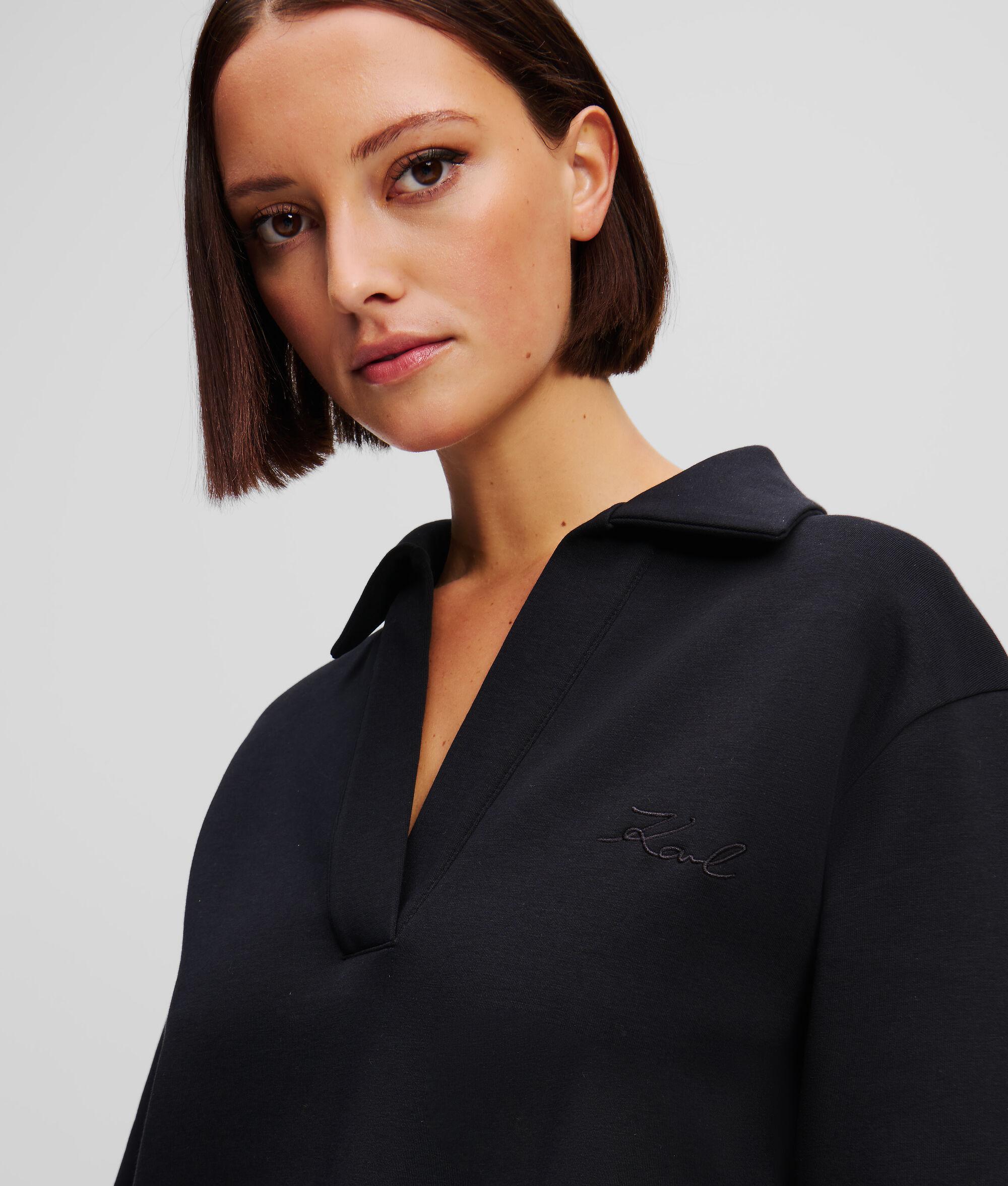 V-NECK SWEATSHIRT Product Image