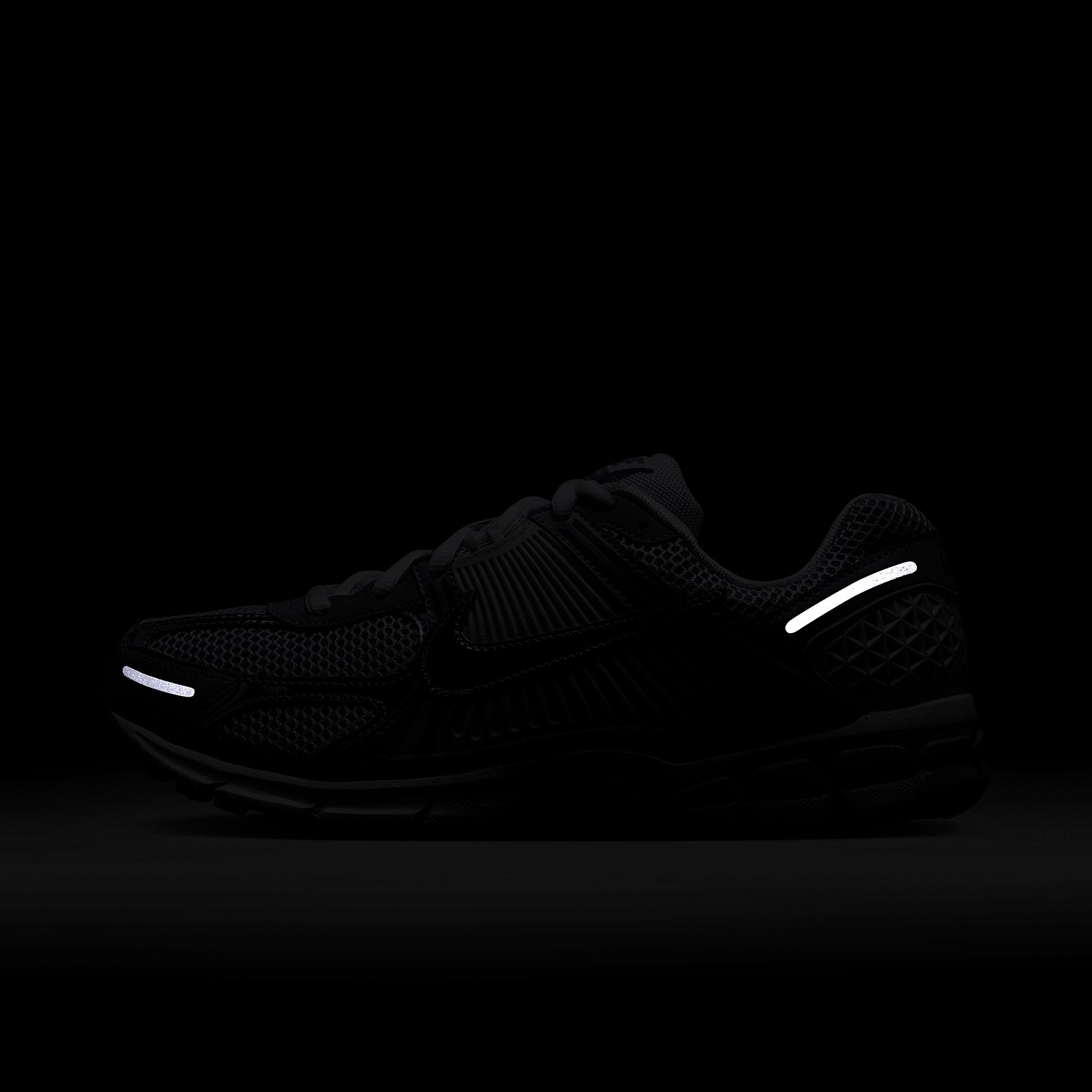 Nike Mens Zoom Vomero Shoes | IM2219-121 Product Image