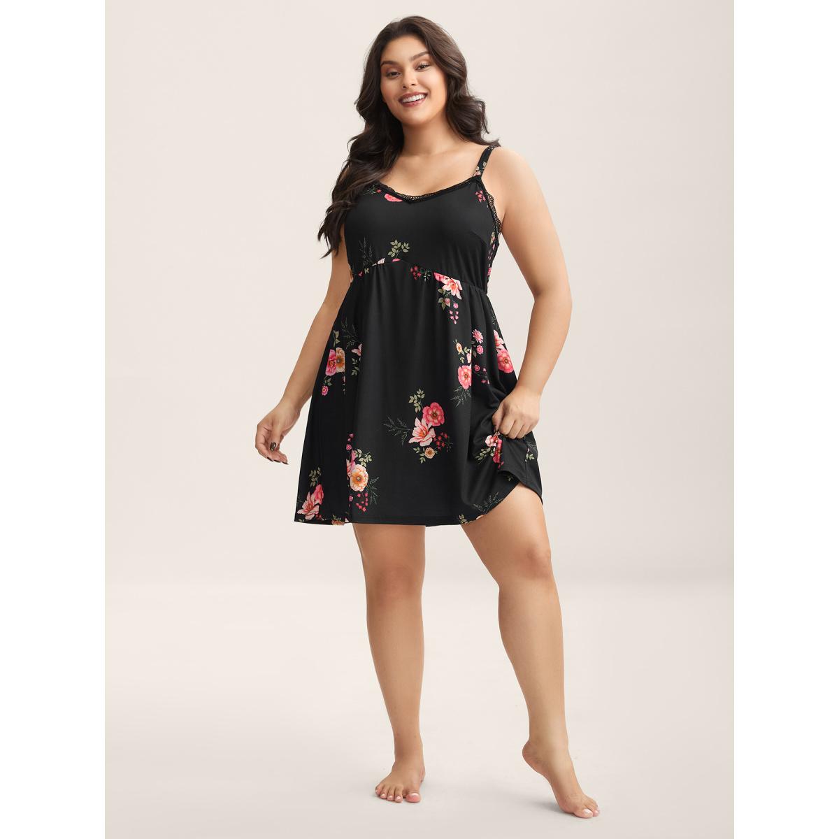 Plus Size Romantic Floral Lace Spliced Loungewear Women Black Heart neckline Loungewear BloomChic 18-20/2X Product Image