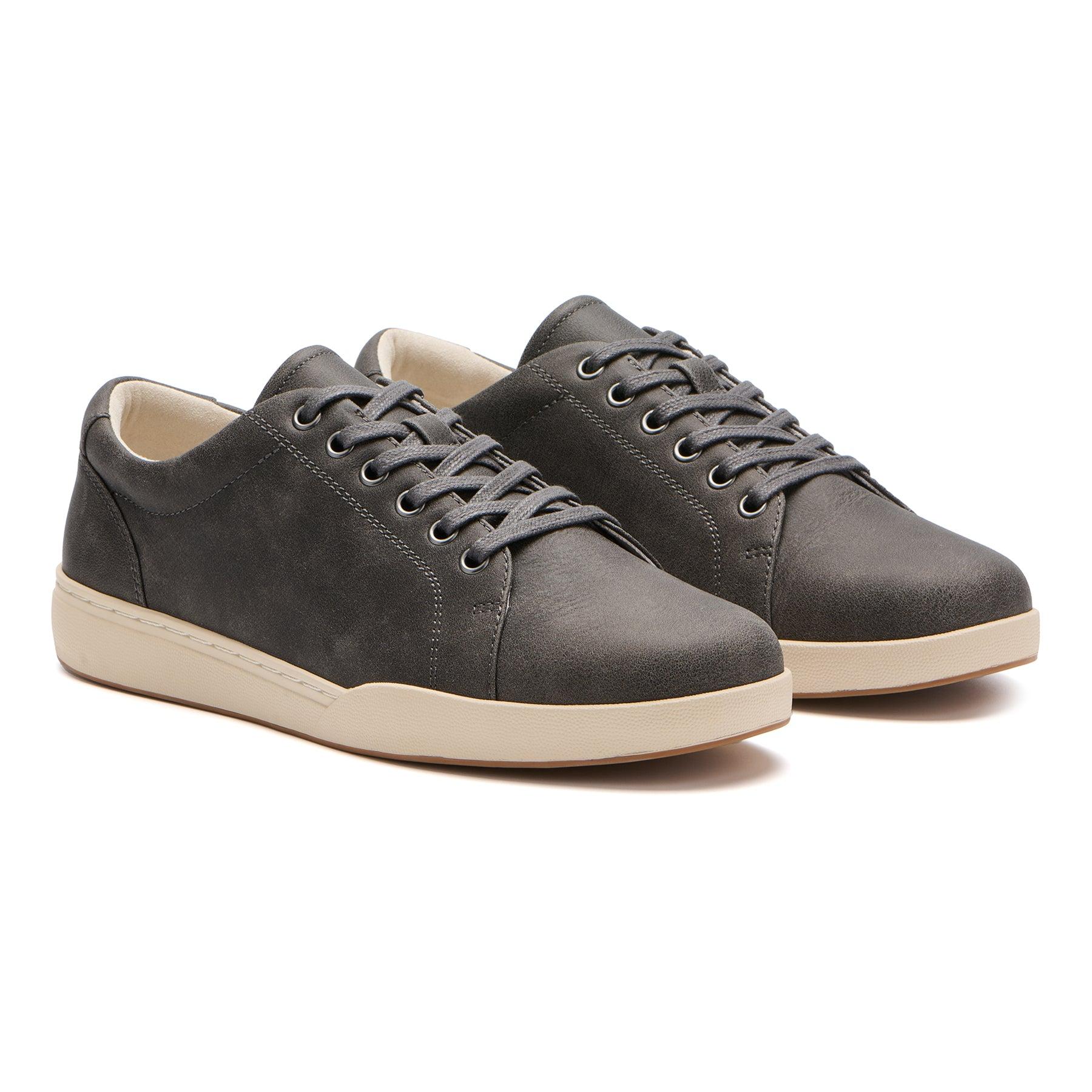 Encore Sneaker Female Product Image