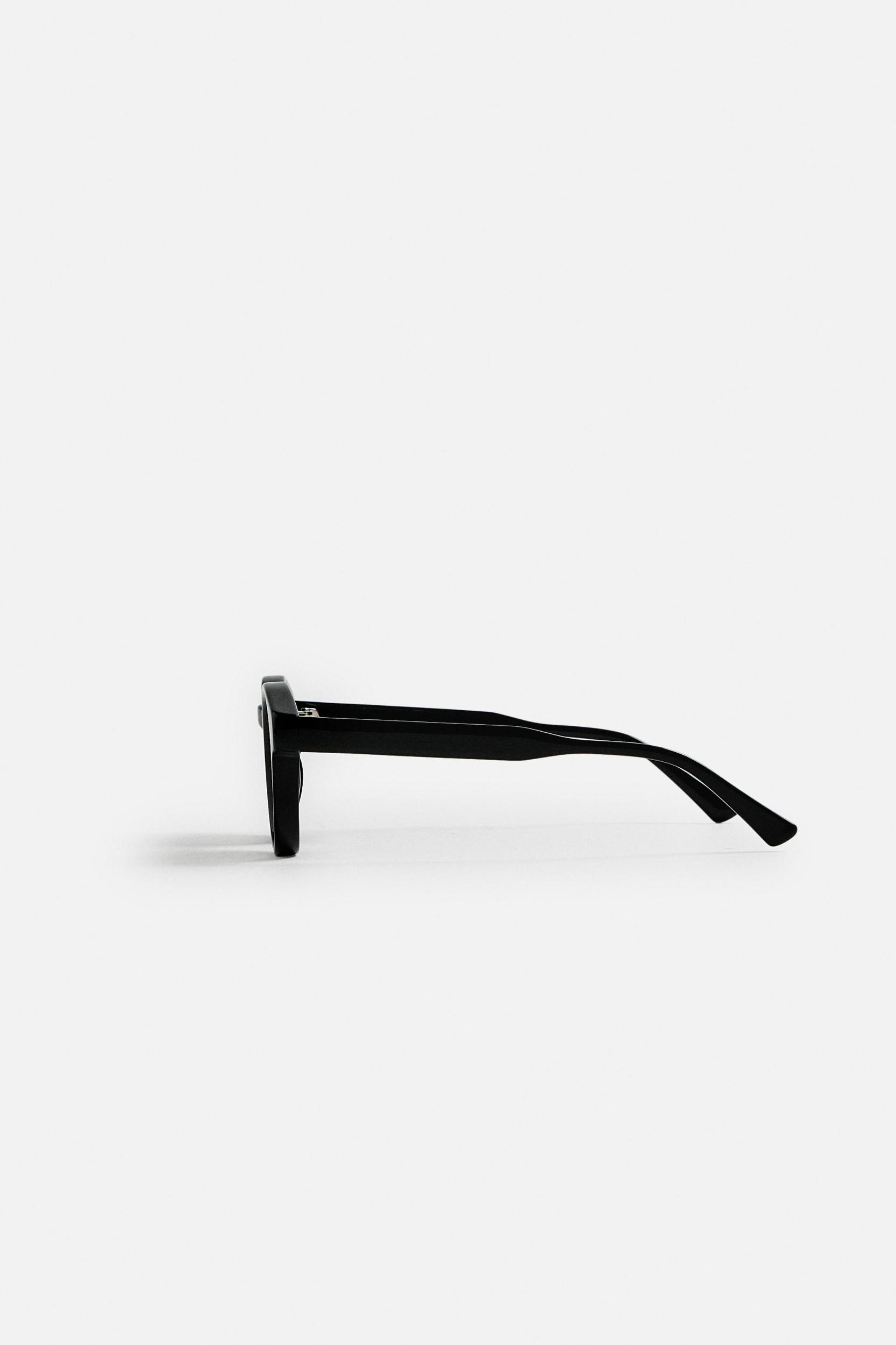 ROUND SUNGLASSES Product Image