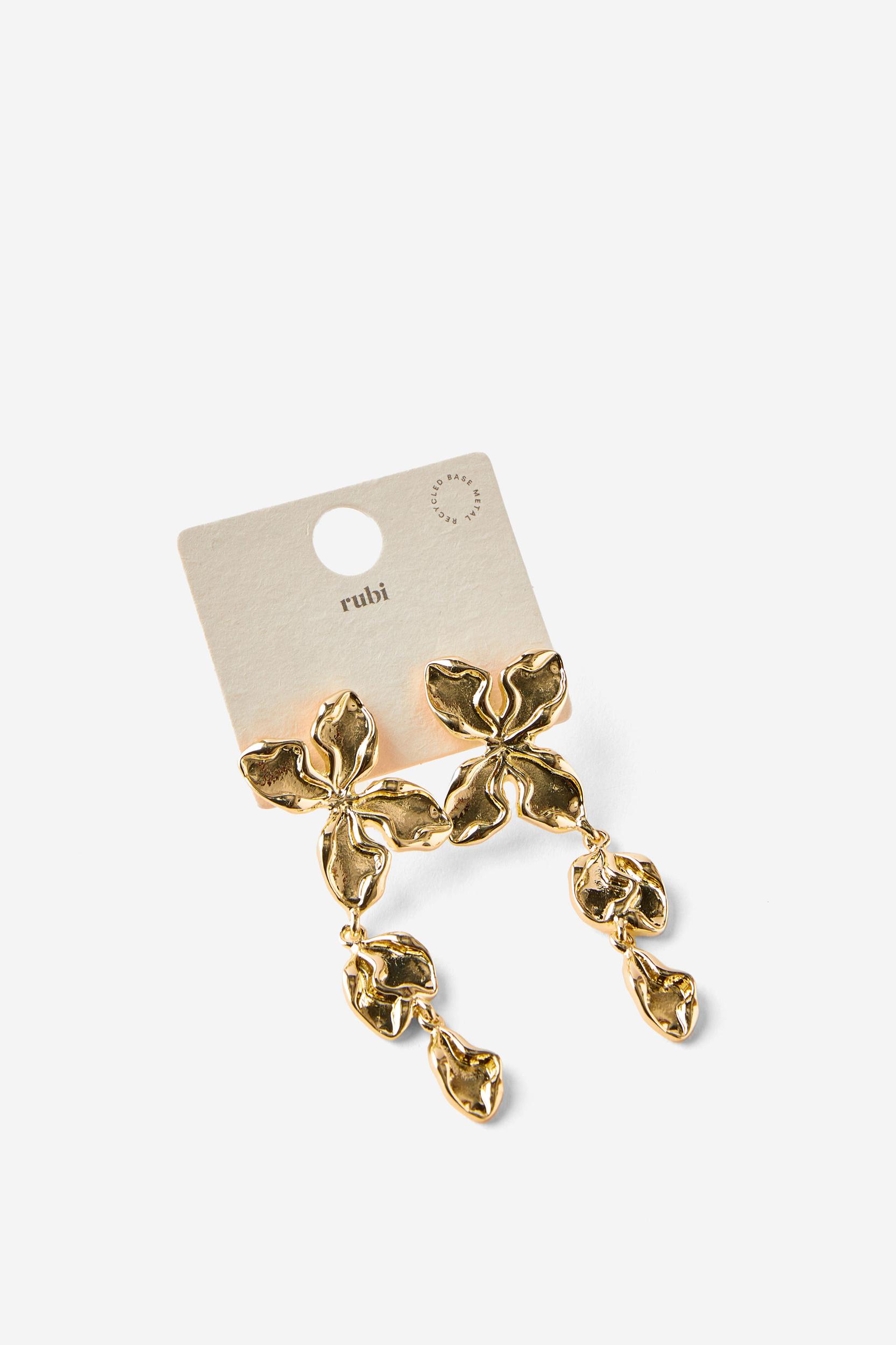 Mid Charm Earring Product Image