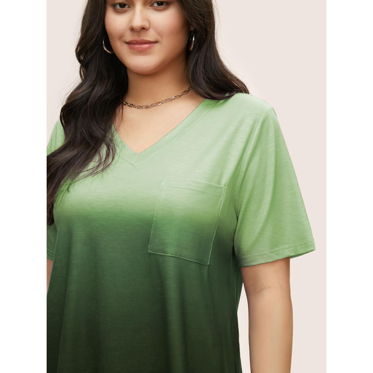 Plus Size Ombre Contrast Patched Pocket T-shirt Truegreen Women Casual Non Ombre V-neck Everyday T-shirts BloomChic 18-20/2X Product Image