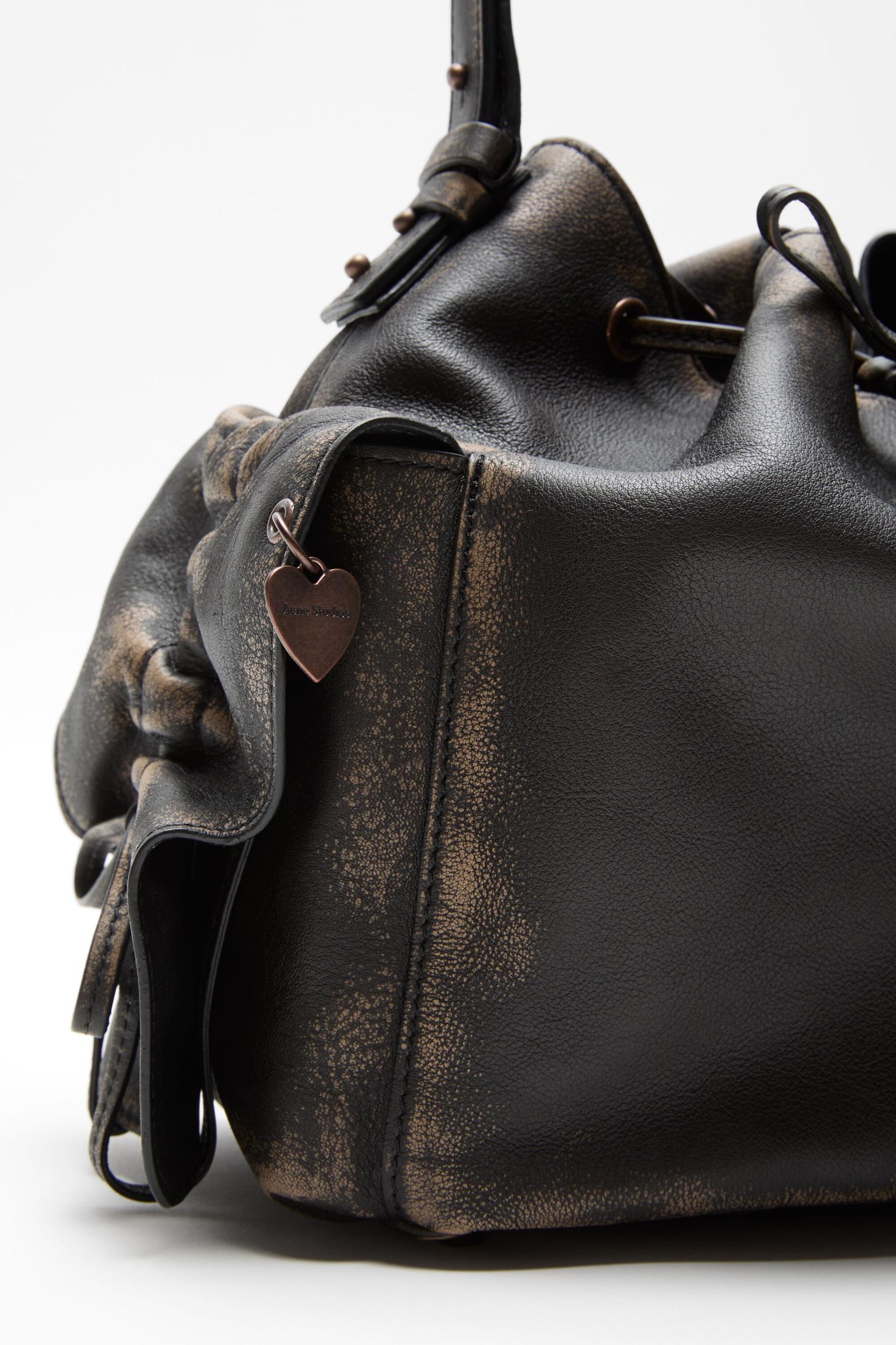 Multipocket bucket bag Product Image