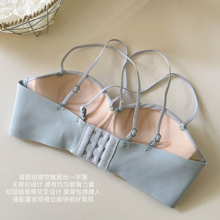 Plain Ruched Cutout Wireless Bra Product Image