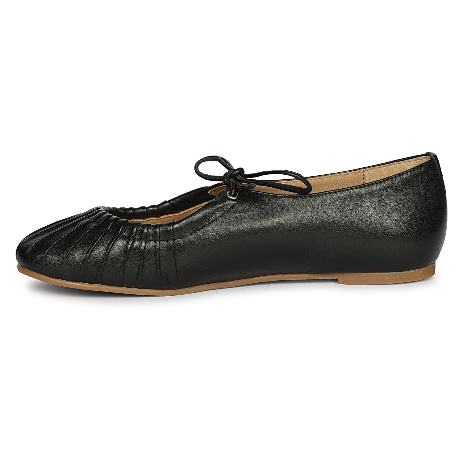 Ellie - Black Sandals Product Image