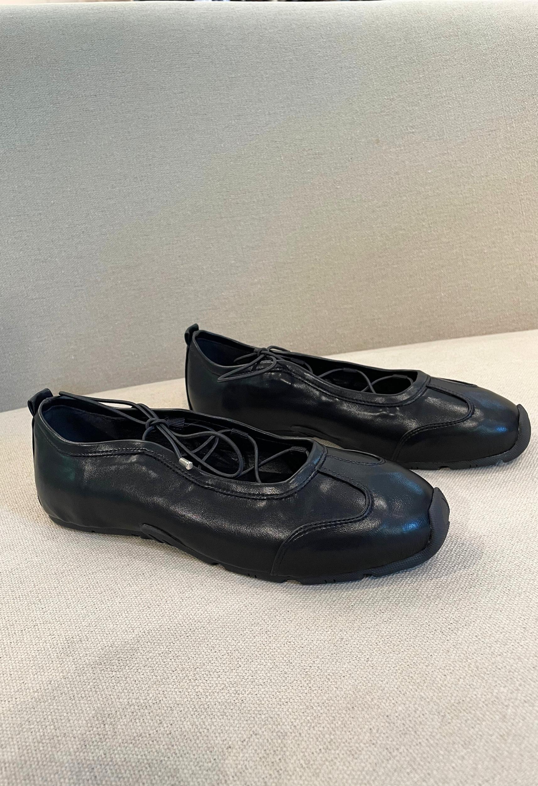 Alma Flats Product Image