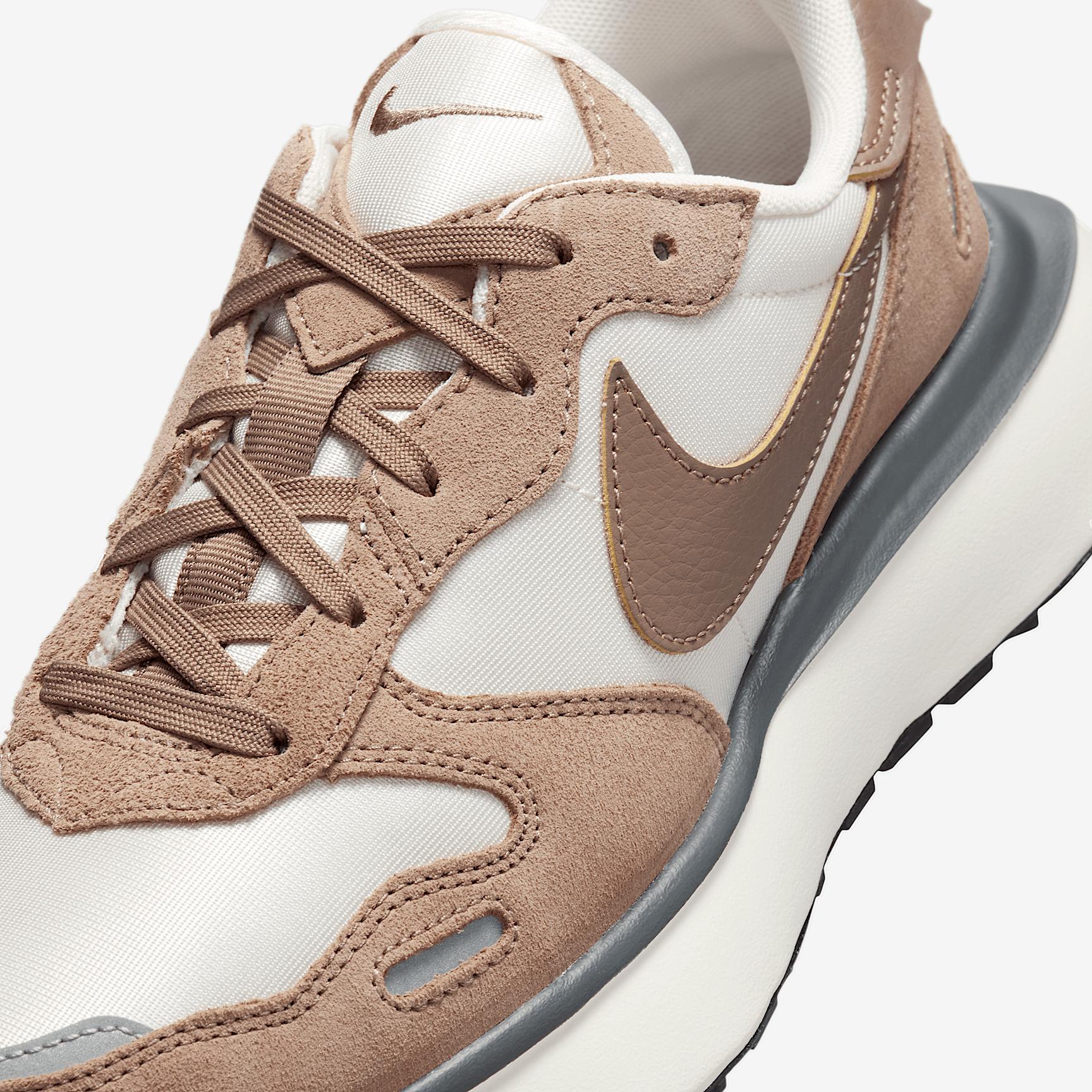 Nike Women's Phoenix Waffle Shoes Product Image