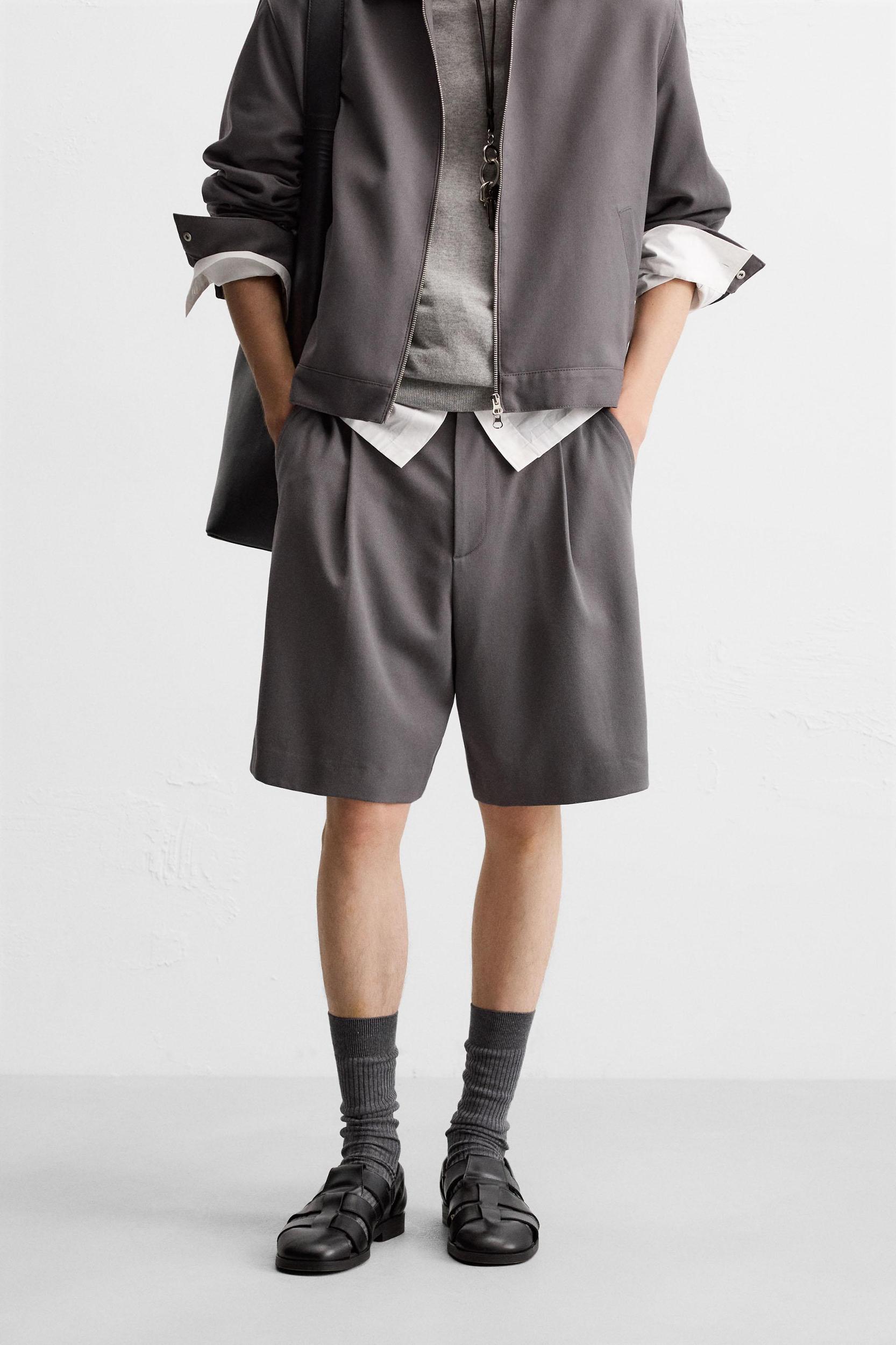 PLEATED RELAXED FIT SHORTS Product Image