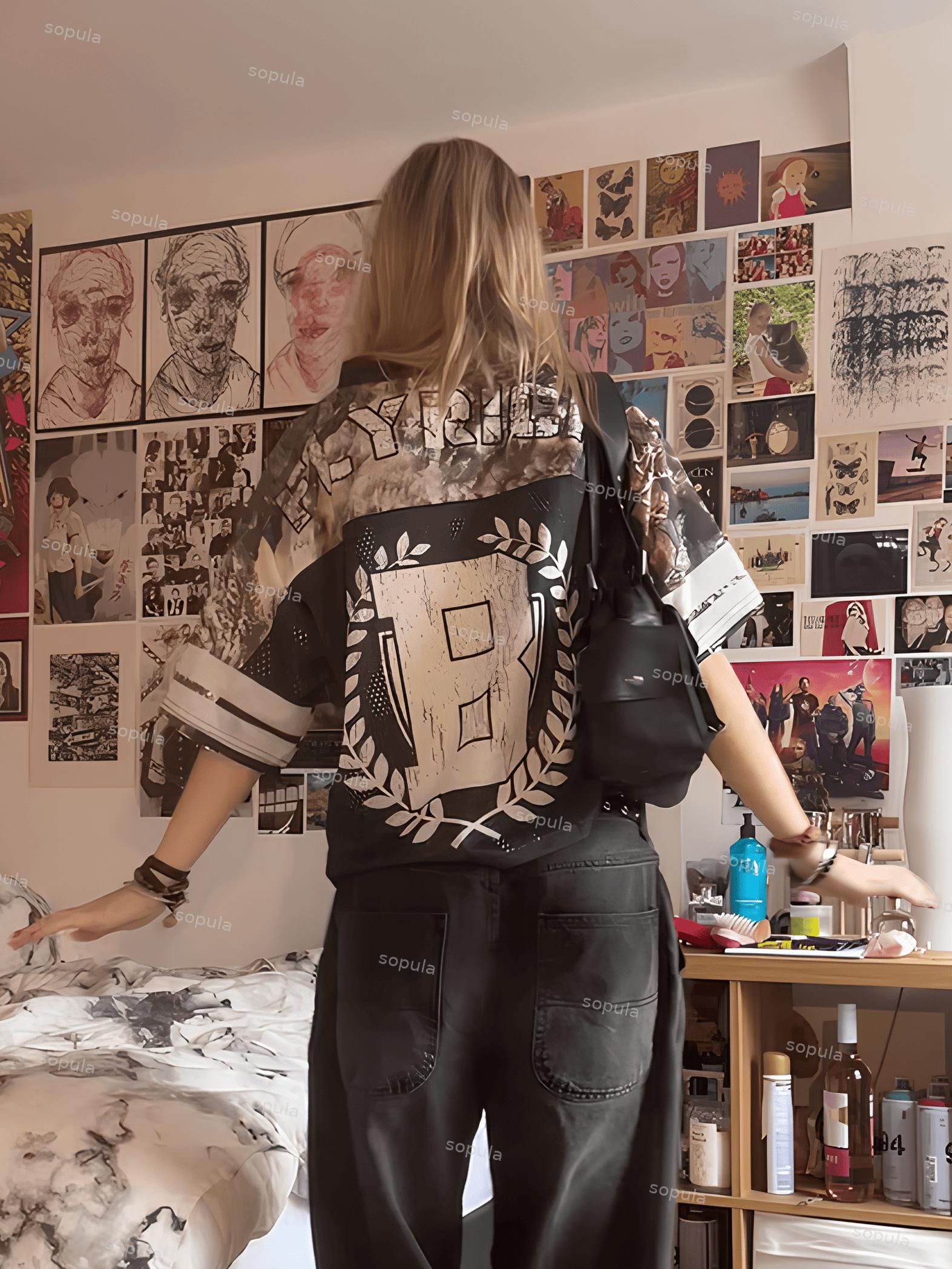 Sopula Vintage Fly Rich No.22 Graphics Blokecore Blokette Football V-Neck T-Shirt Product Image