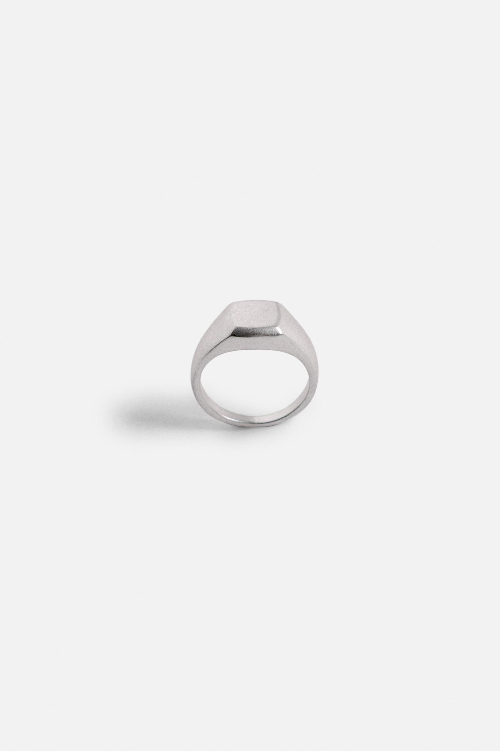 SIGNET RING Product Image