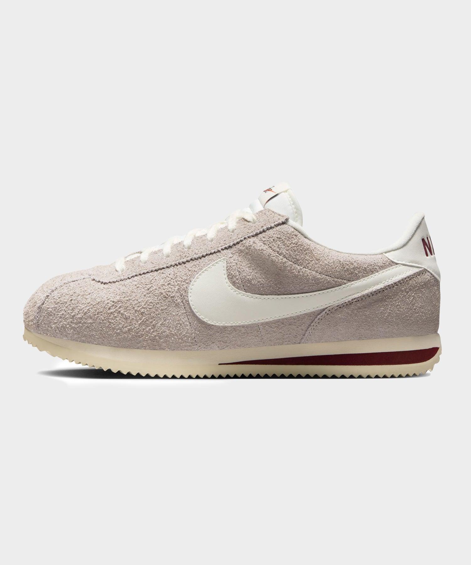 Nike Cortez SE Sneaker Product Image
