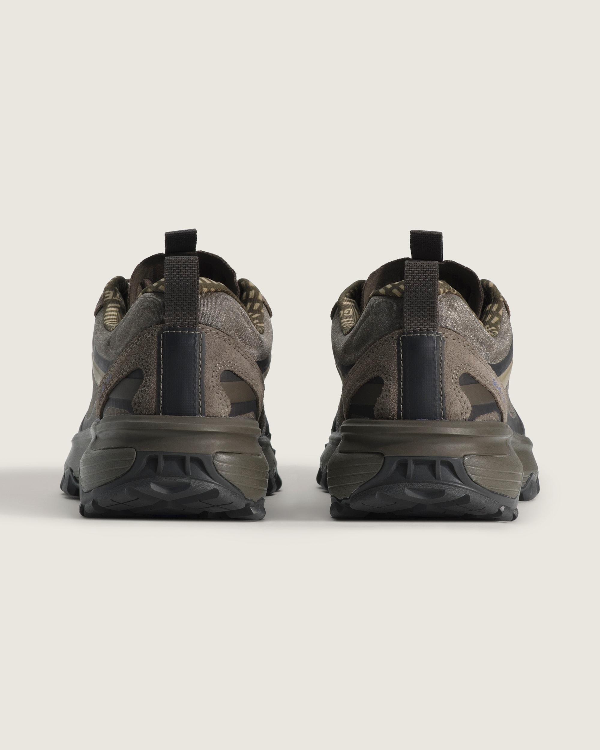 Crosspath XC GORE-TEX Shoe in Bungee Cord Brown / Coal Grey| Vans US Product Image