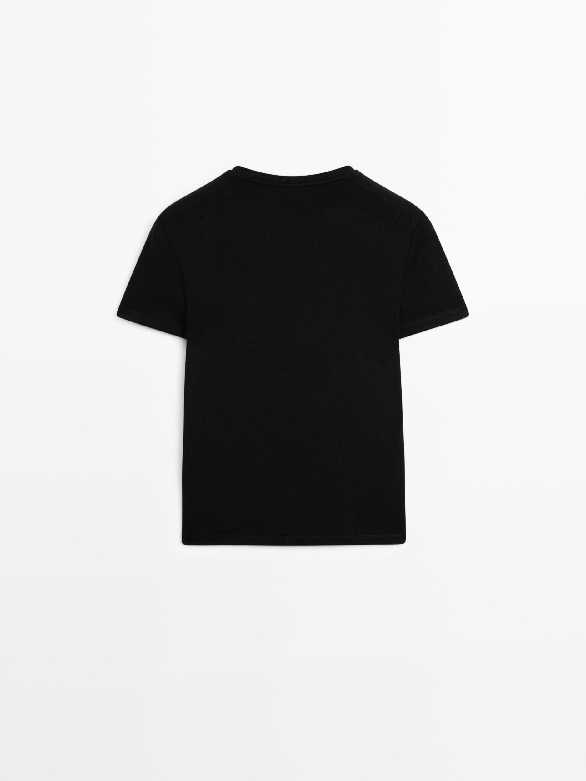 Short sleeve T-shirt with buttoned shoulders Product Image