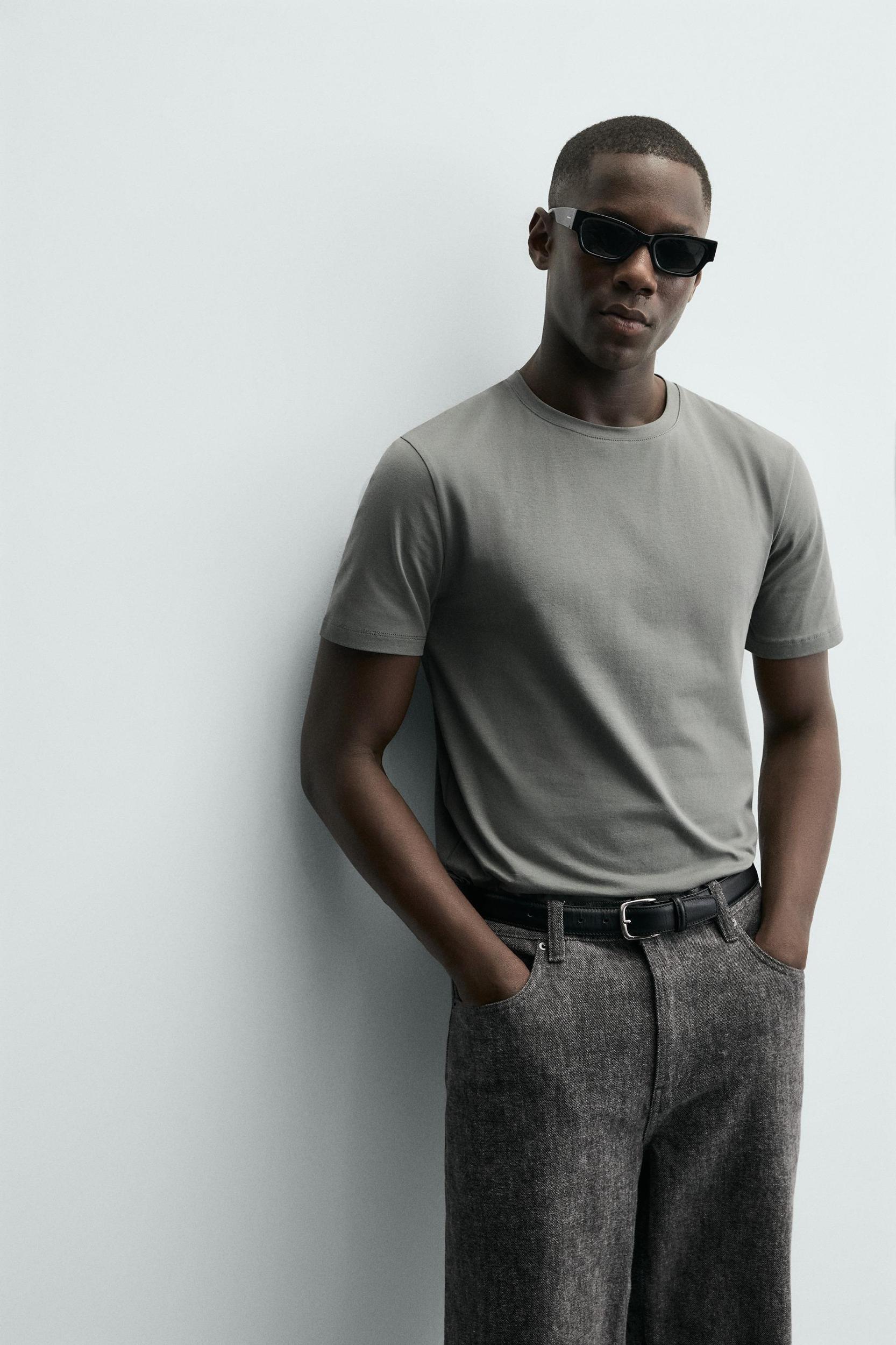 BASIC SLIM FIT T-SHIRT Product Image