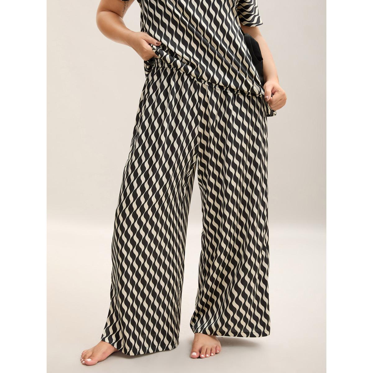 Plus Size Wavy Print Tied Slit Loungewear Set Women Black Tie knot Short sleeve Boat Neck Office Loungewear Sets BloomChic 14-16/1X Product Image