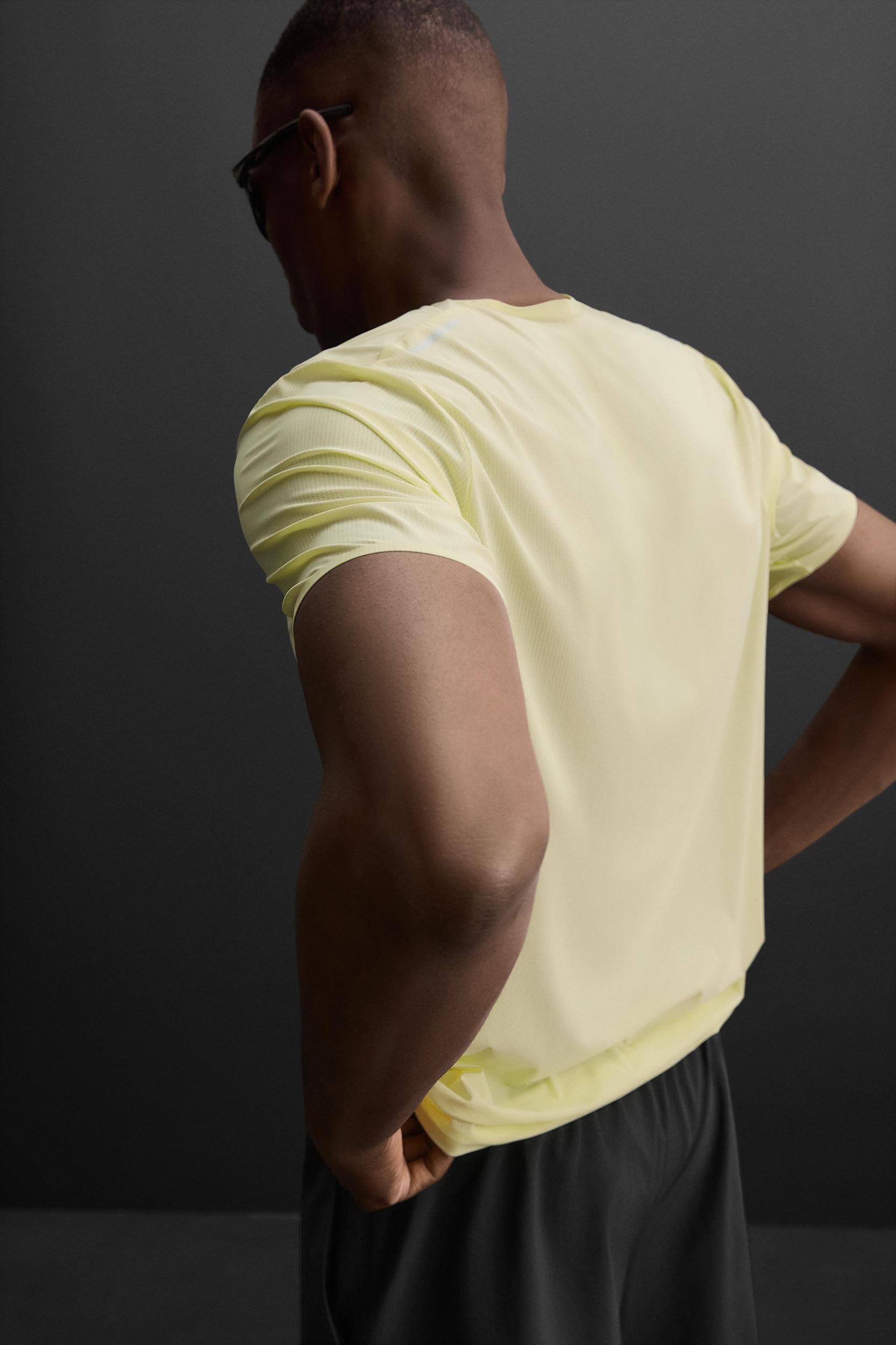 LIGHTWEIGHT TECHNICAL T-SHIRT Product Image