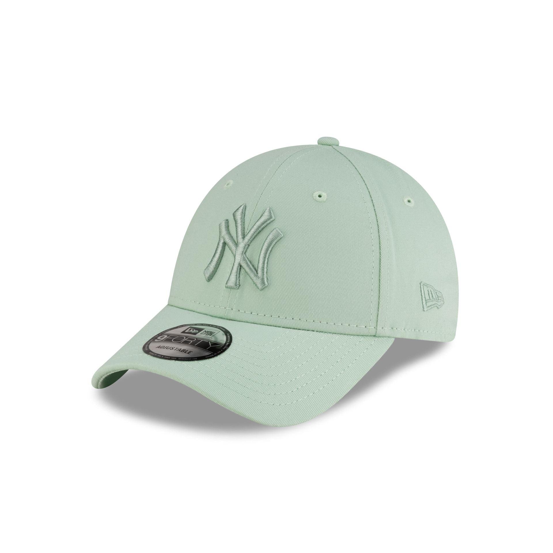 New York Yankees League Essential Pastel Green 9FORTY Adjustable Hat Male Product Image