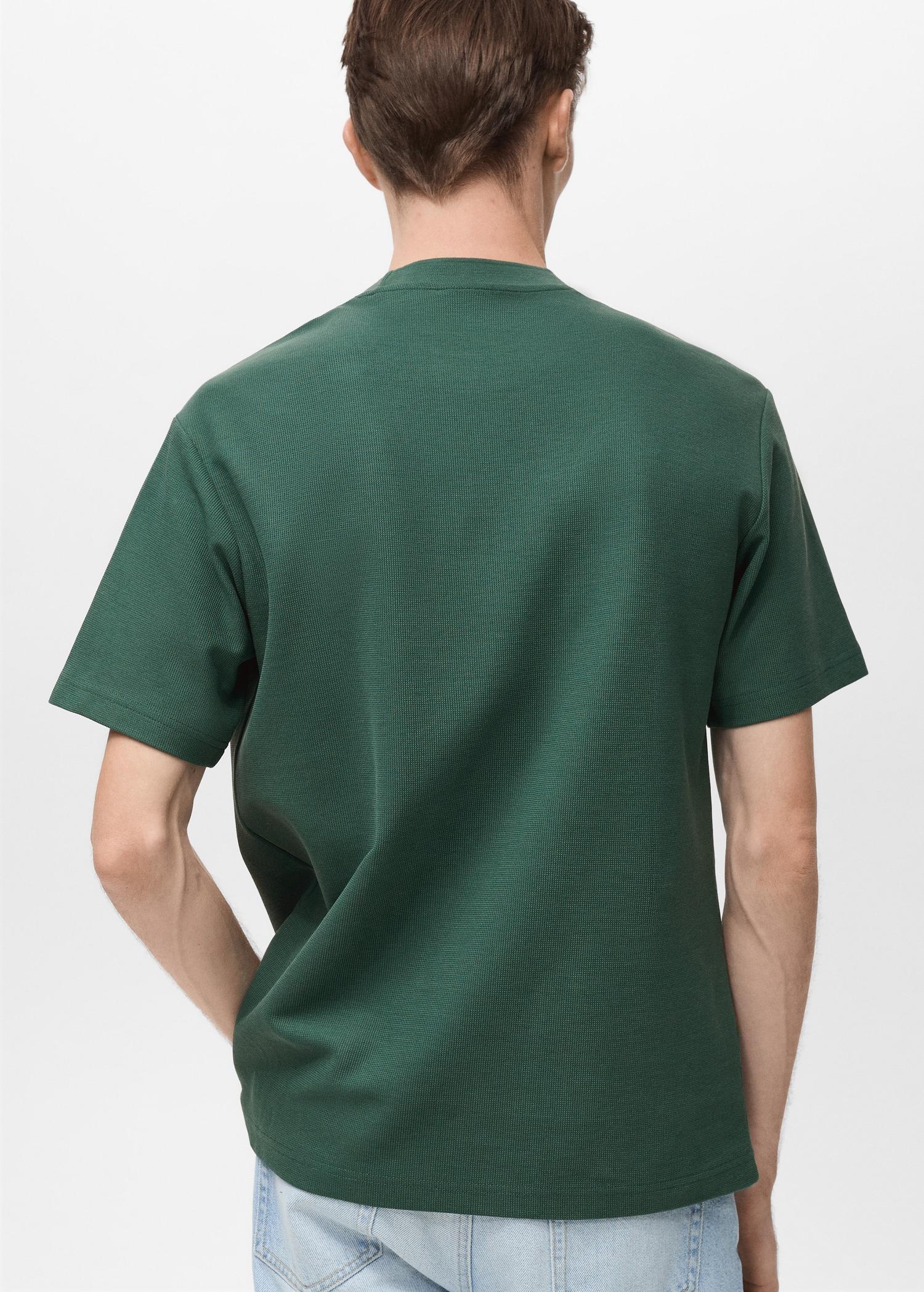 Regular-fit textured t-shirt - Men | MANGO USA Product Image