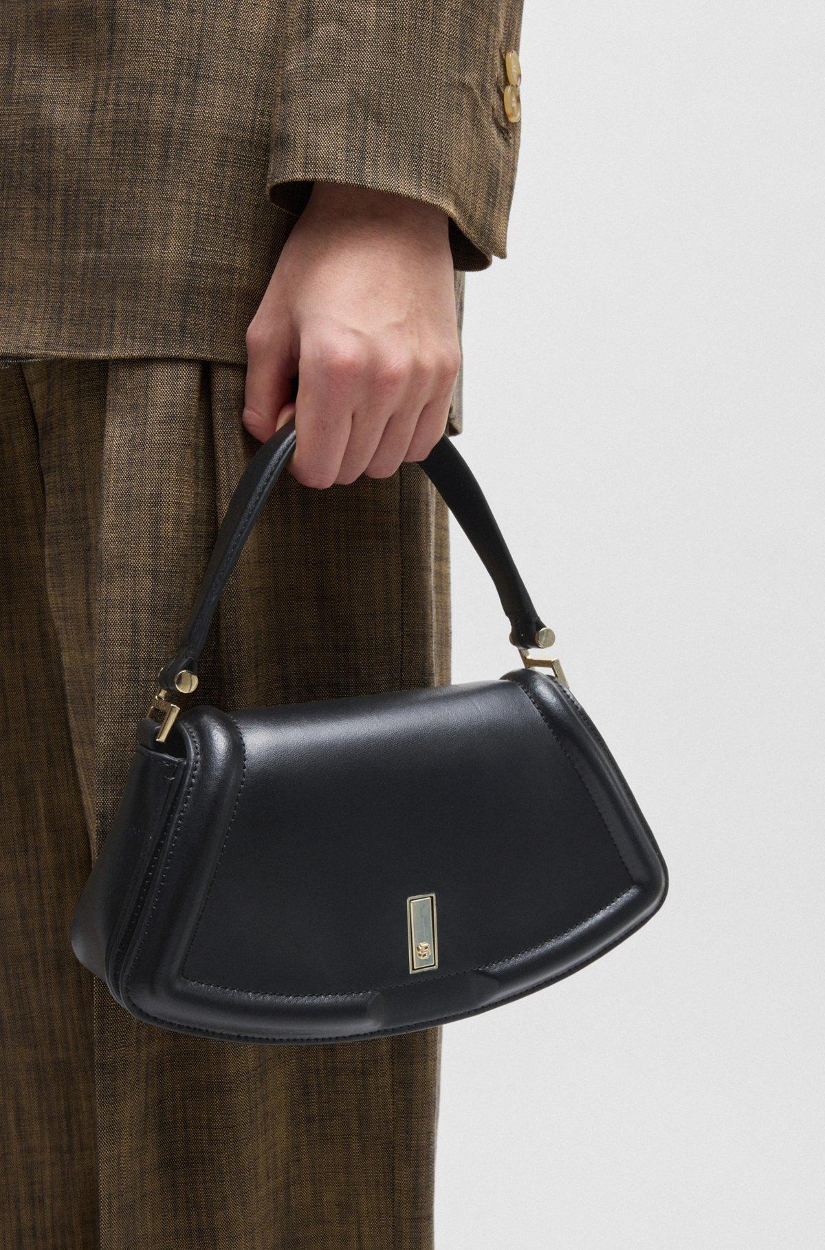 Ariell shoulder bag in leather Product Image
