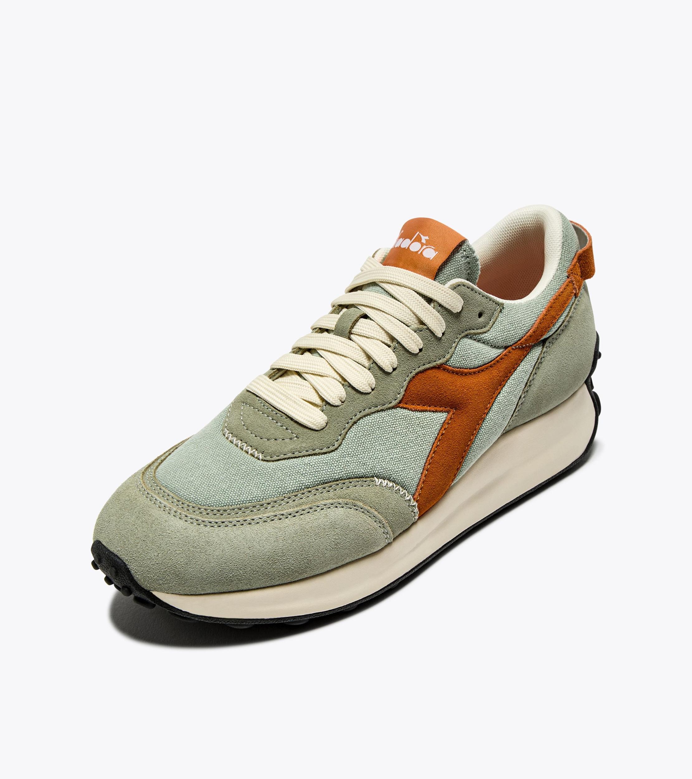 RACE SUEDE SW Product Image