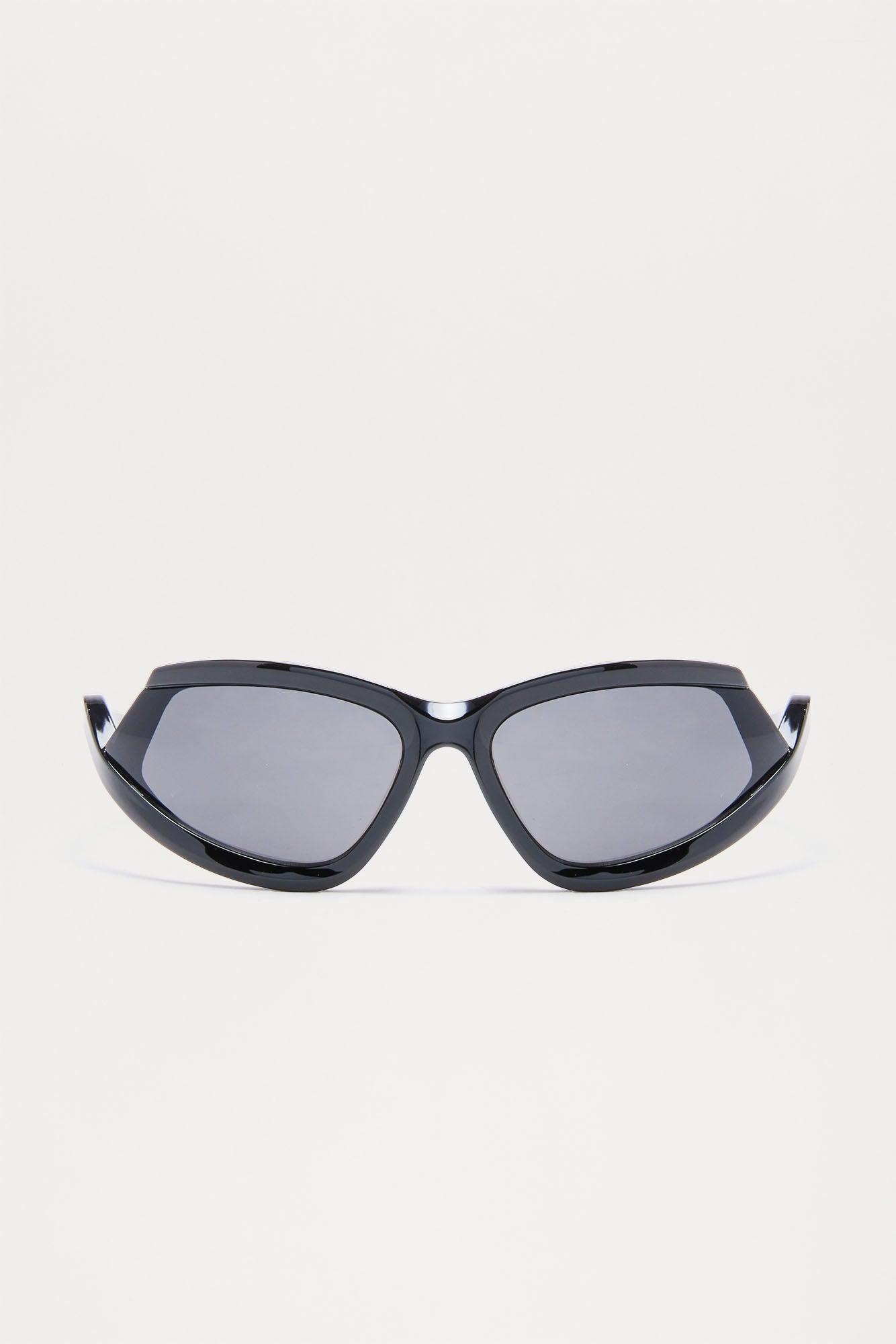 Speed Queen Streetwear Shield Sunglasses - Black Female Product Image