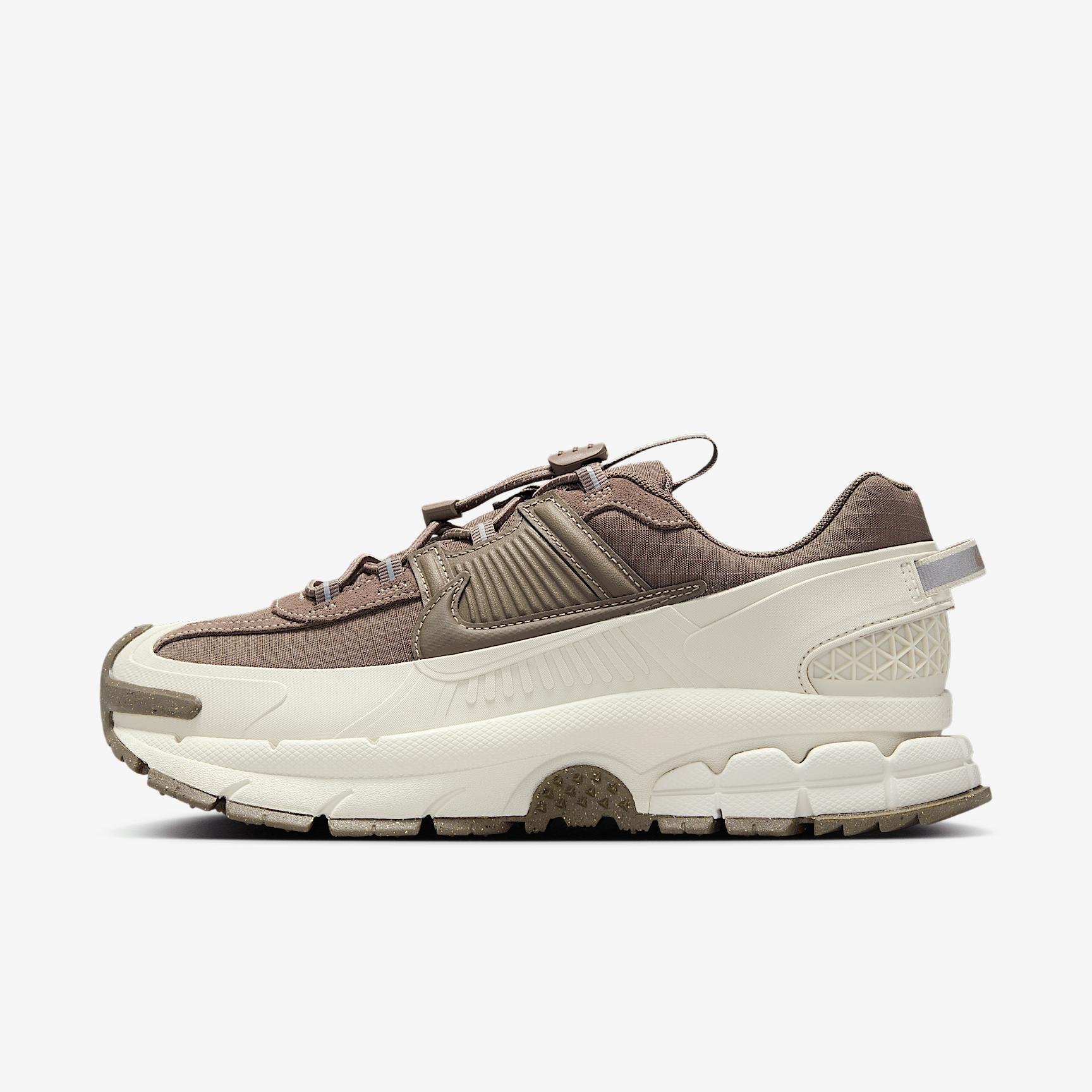 Womens Nike Zoom Vomero Roam Casual Shoes Product Image