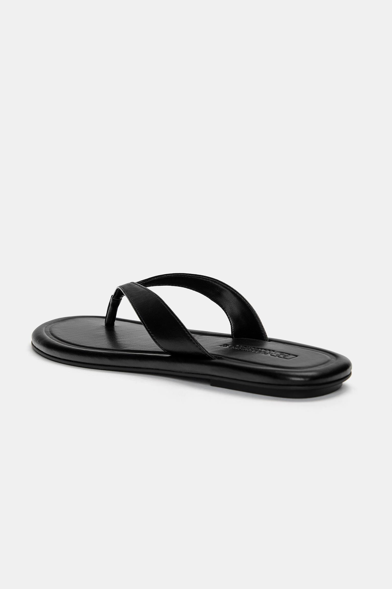 Flat sandals Product Image