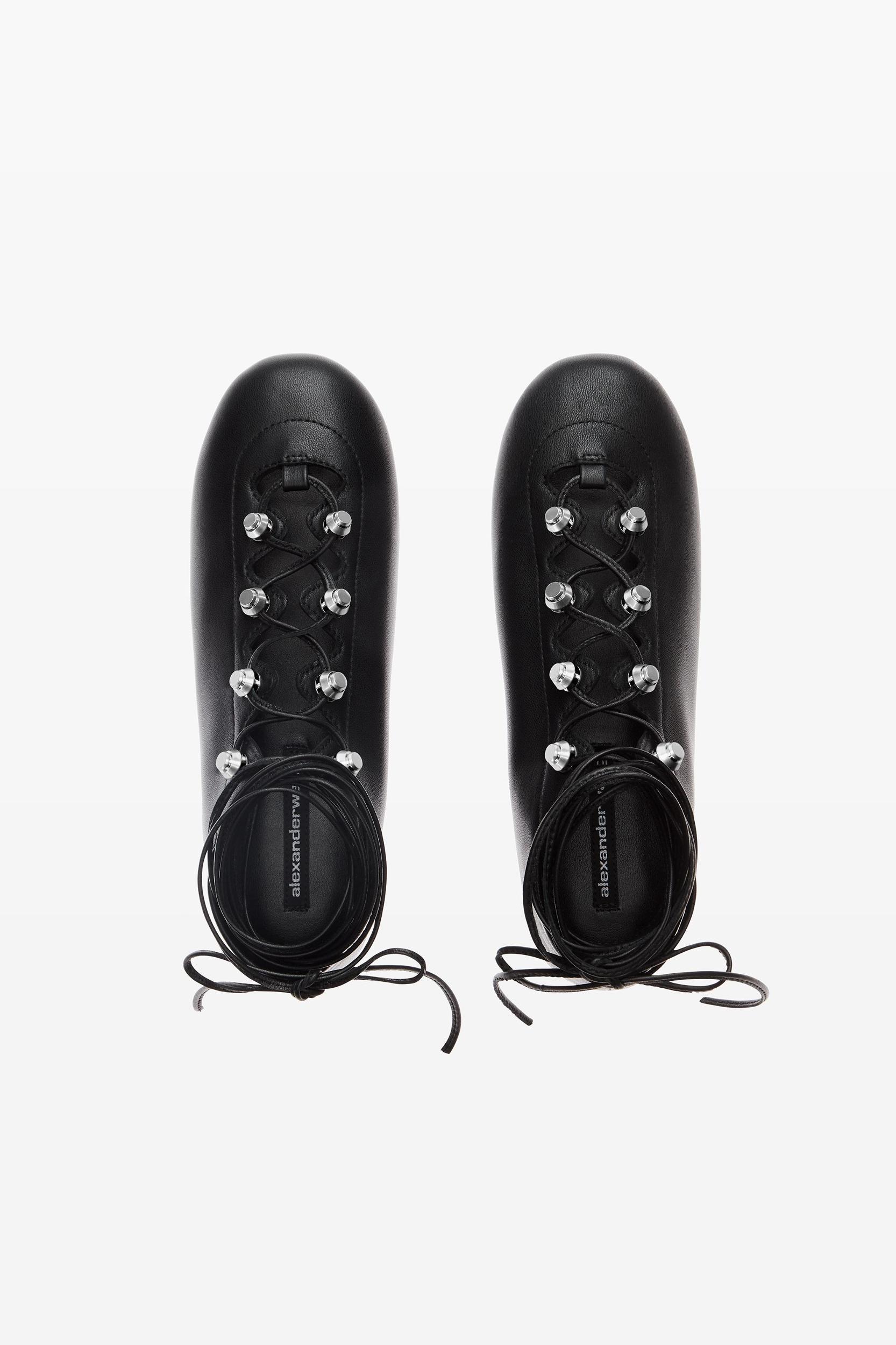 Vyolette Lace-up Flat In Leather Product Image