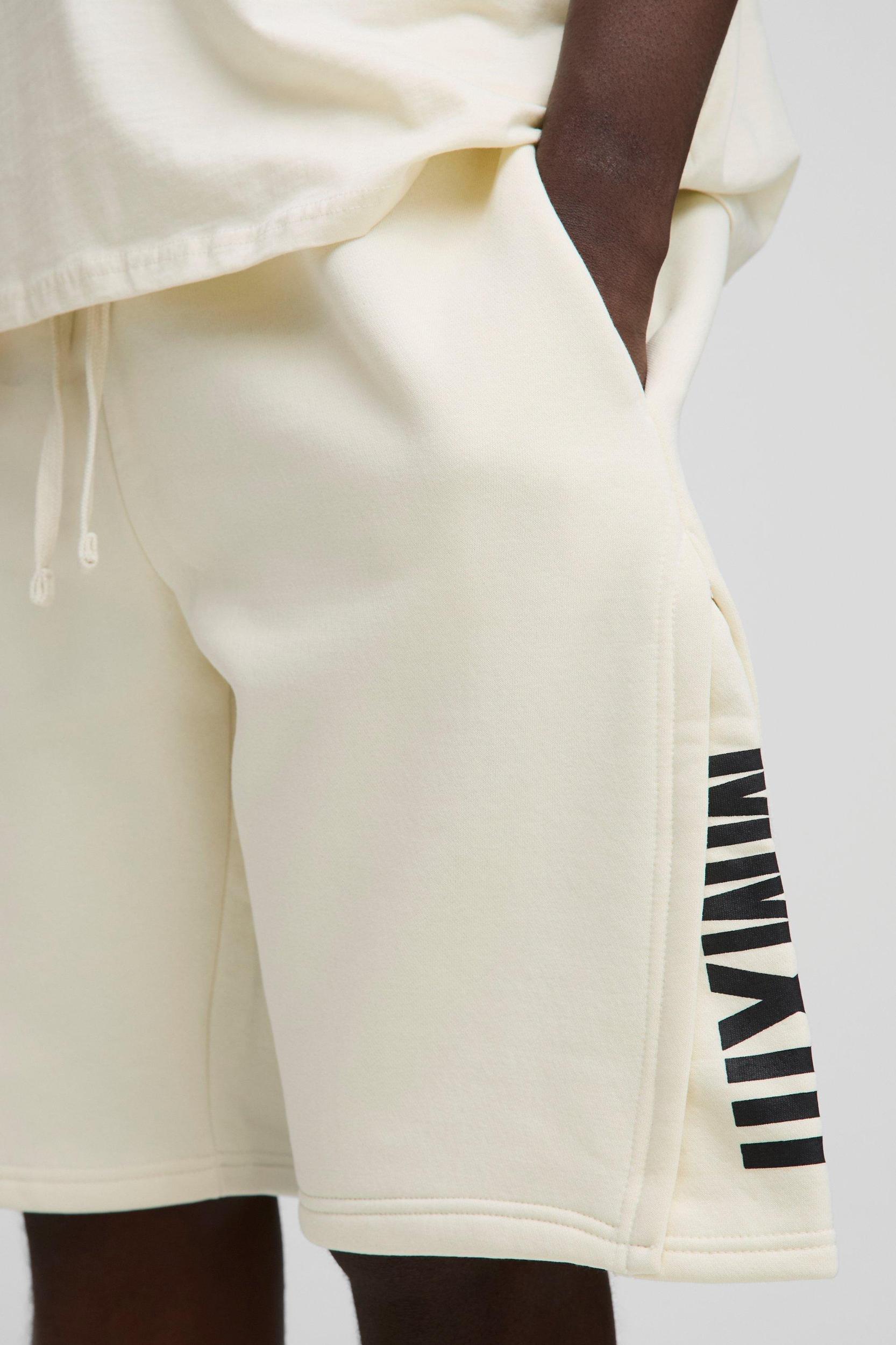 Oversized Official Pleated Gusset Short | boohooMAN USA Product Image