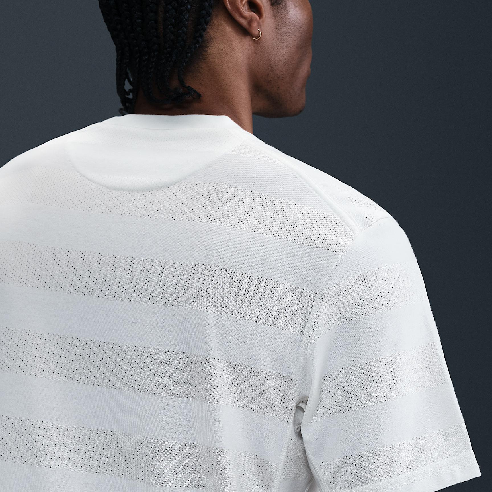 Nike Primary Men's Dri-FIT Short-Sleeve Fitness Top Product Image