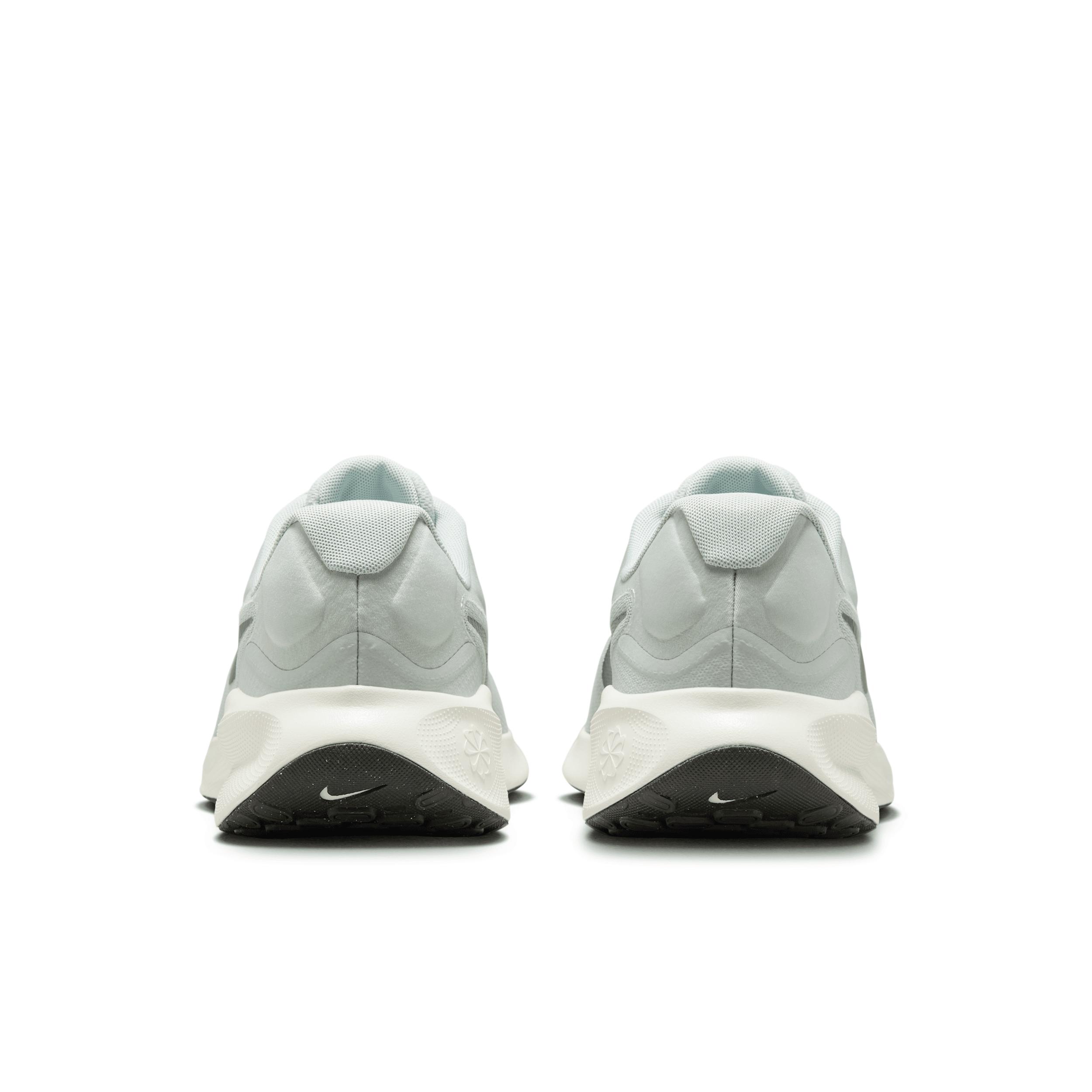 Nike Men's Revolution 7 Road Running Shoes (Extra Wide) Product Image