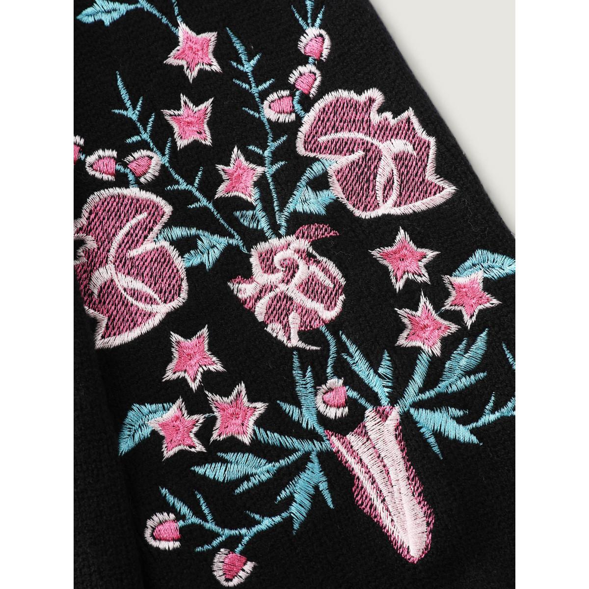 Plus Size Embroidered Sleeve Contrast Trim Pullover Black Women Leisure Loose Long Sleeve Round Neck Casual Pullovers BloomChic 30/6X Product Image