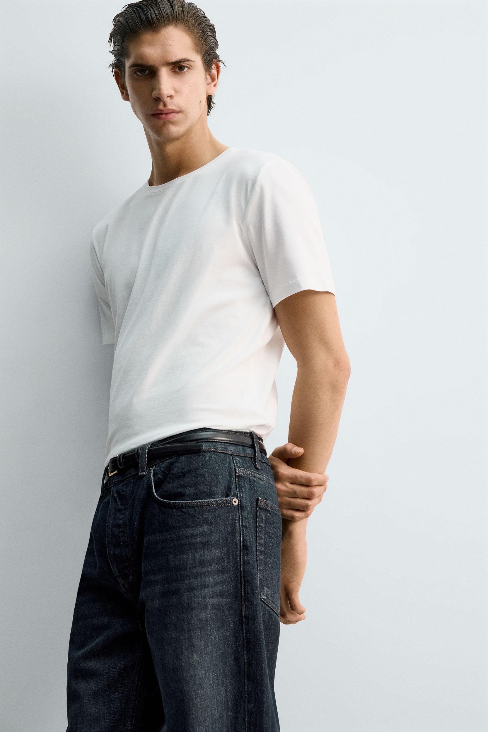 BASIC SLIM FIT T-SHIRT Product Image