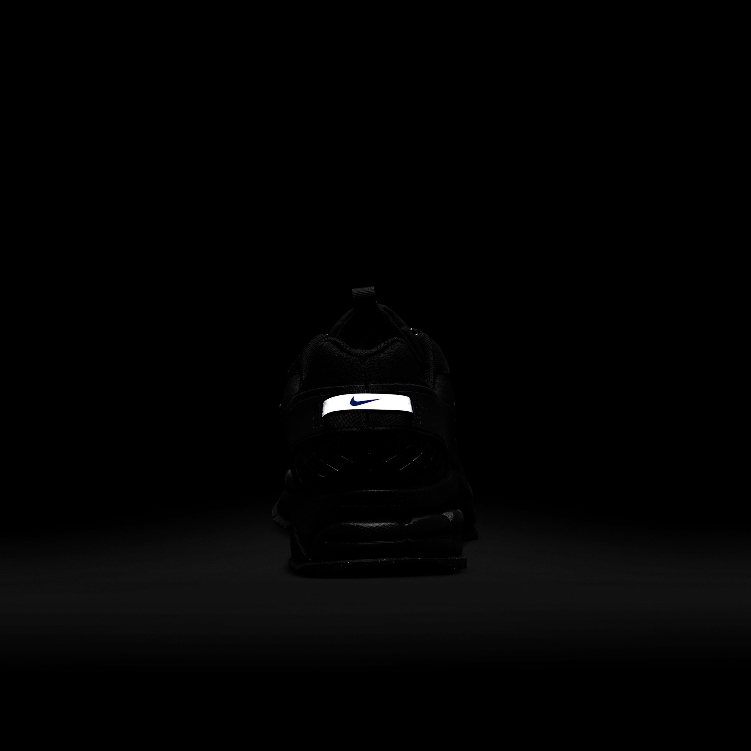 Nike Men's Zoom Vomero Roam Winterized Shoes Product Image