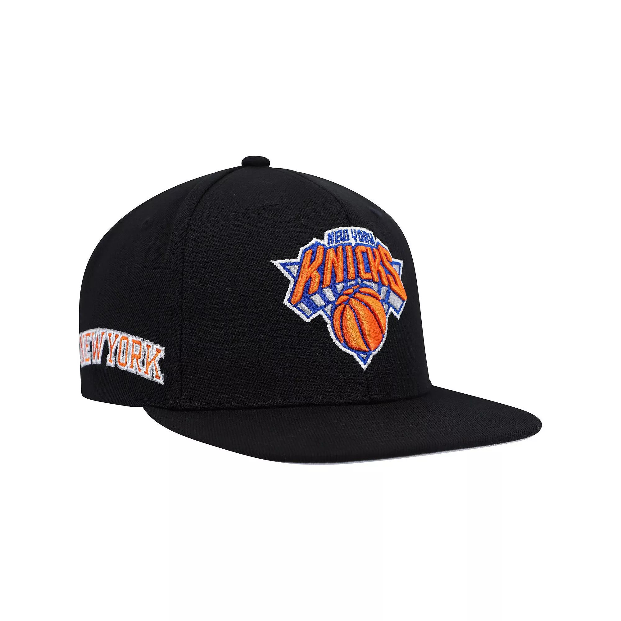 Men's Mitchell & Ness Black New York Knicks Side Core 2.0 Snapback Hat Product Image